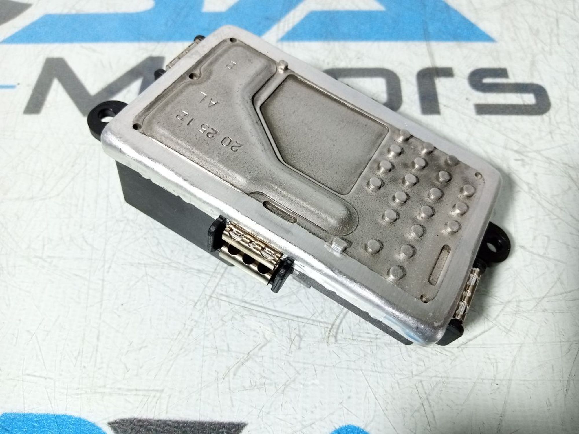 https://gcs.partsauto.market/rn-stockpro.appspot.com/thmbs/userImages/b7628e092085f1f91467af1afb6e7630/part/15d981f2-7255-49a4-b32b-6cf4e621abe9_1747628511172.jpg