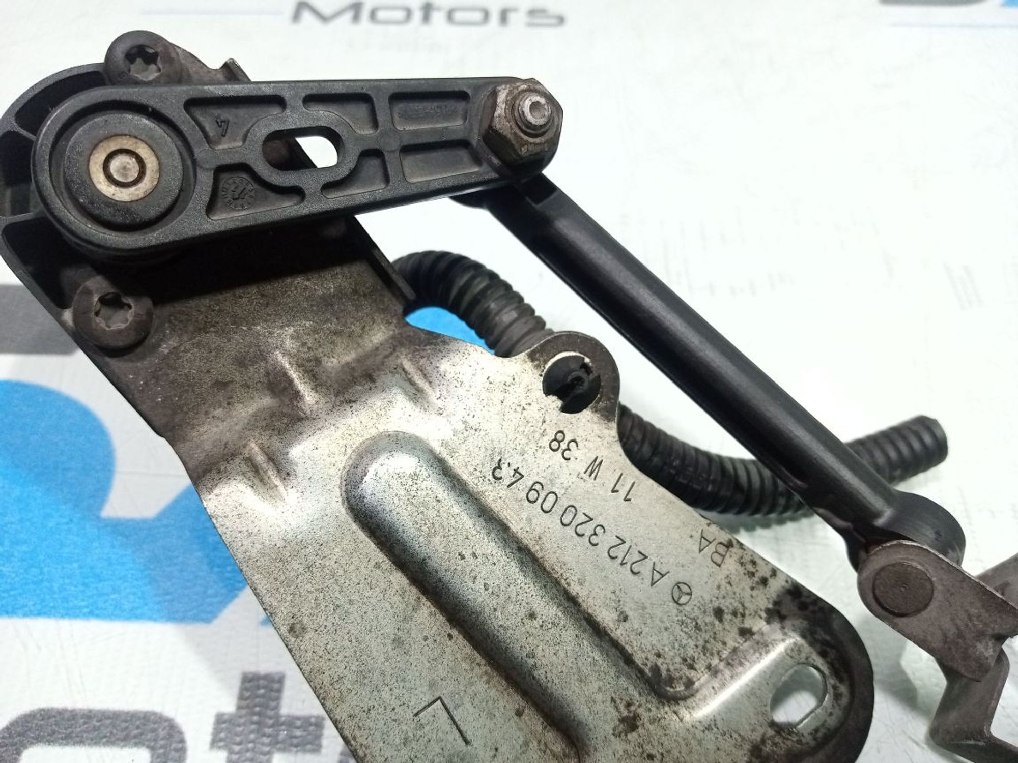 https://gcs.partsauto.market/rn-stockpro.appspot.com/thmbs/userImages/b7628e092085f1f91467af1afb6e7630/part/1d4e34dc-63e2-4540-8a46-182aef47bd59_1747849367970.jpg