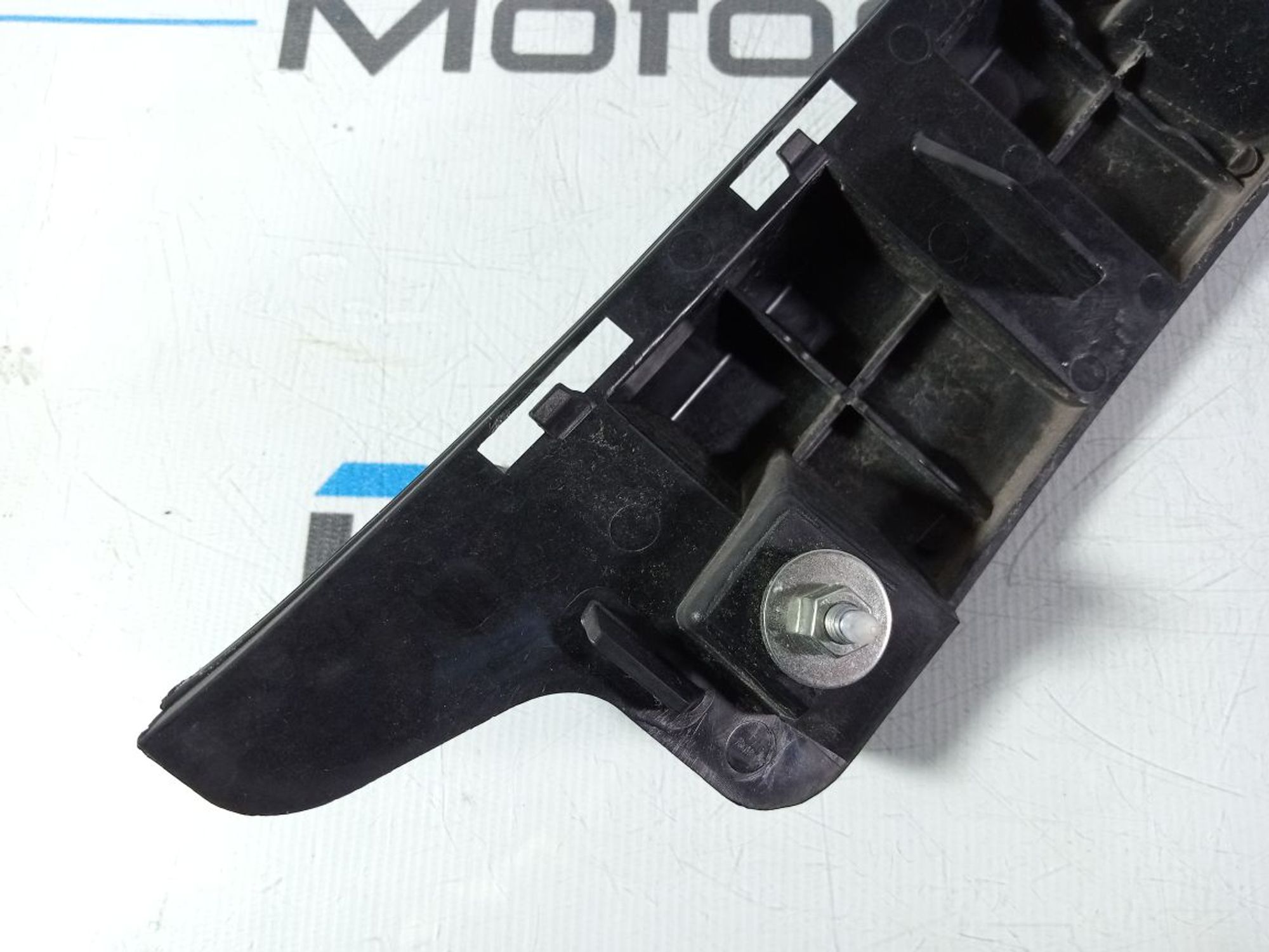 https://gcs.partsauto.market/rn-stockpro.appspot.com/thmbs/userImages/b7628e092085f1f91467af1afb6e7630/part/28ca334b-78cb-4073-83f6-579a13eb53c3_1747027263055.jpg