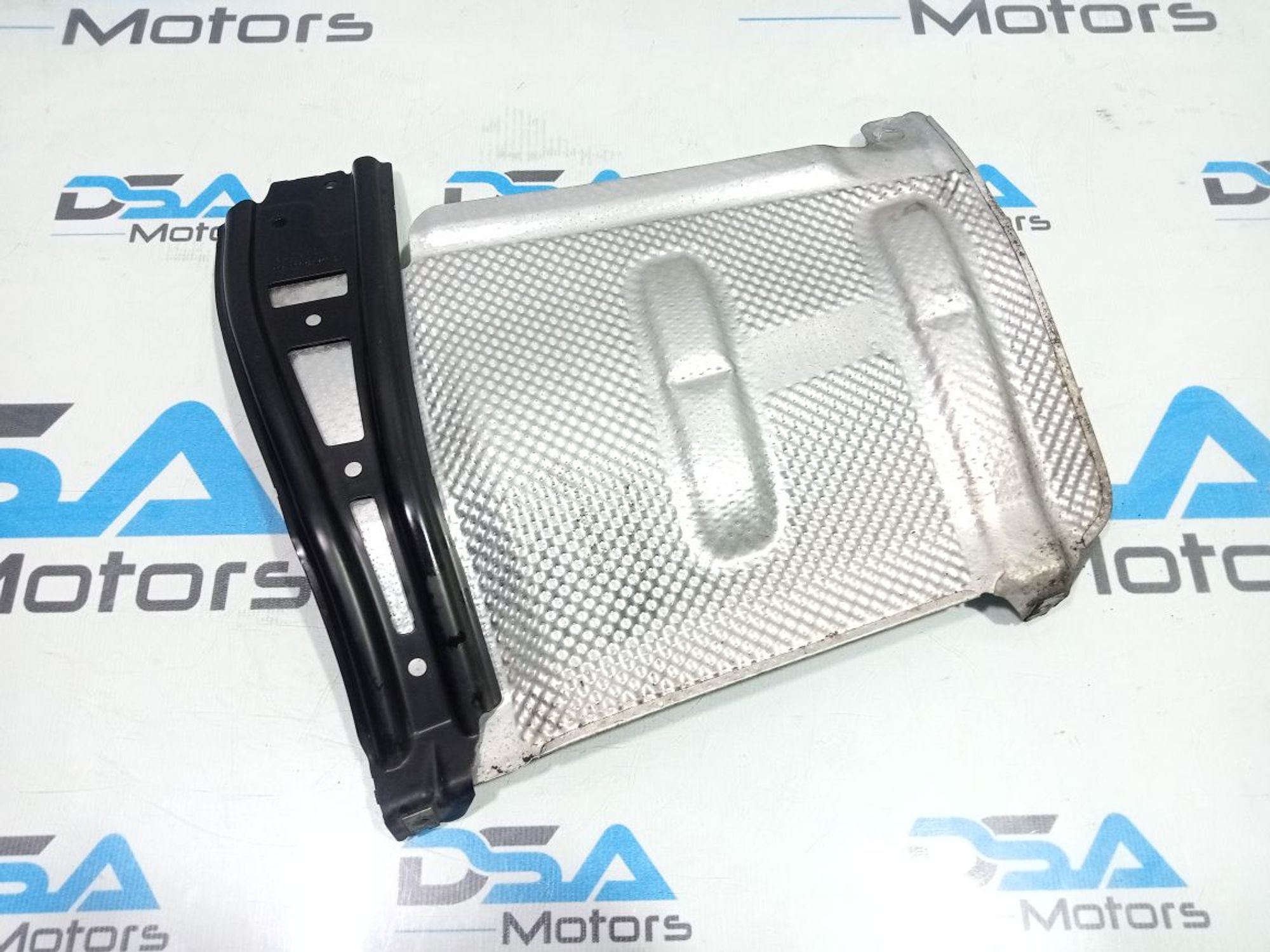 https://gcs.partsauto.market/rn-stockpro.appspot.com/thmbs/userImages/b7628e092085f1f91467af1afb6e7630/part/34638fd7-4392-4aa0-a24a-f4e60aa8de2e_1747848682440.jpg