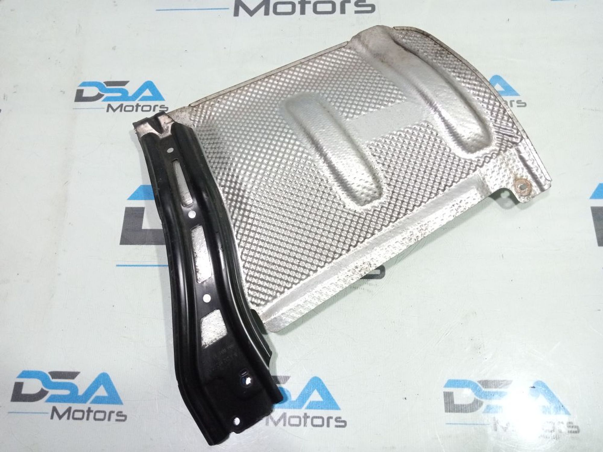 https://gcs.partsauto.market/rn-stockpro.appspot.com/thmbs/userImages/b7628e092085f1f91467af1afb6e7630/part/35c5d153-9940-4626-95d9-7d58fb23b31a_1748614705656.jpg