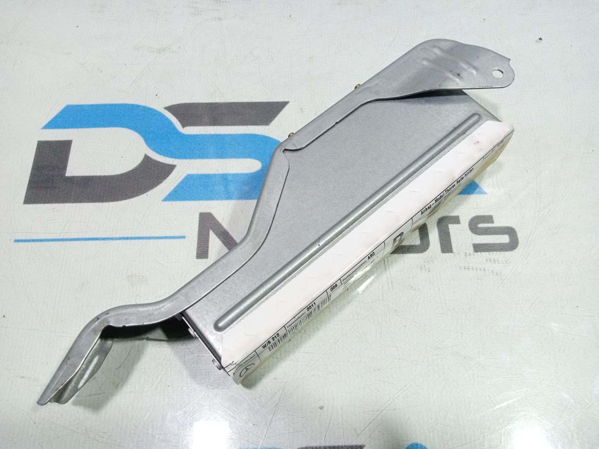 https://gcs.partsauto.market/rn-stockpro.appspot.com/thmbs/userImages/b7628e092085f1f91467af1afb6e7630/part/37cf6f1d-ddb5-4977-91ef-cb0a886b9539_1748614077403.jpg