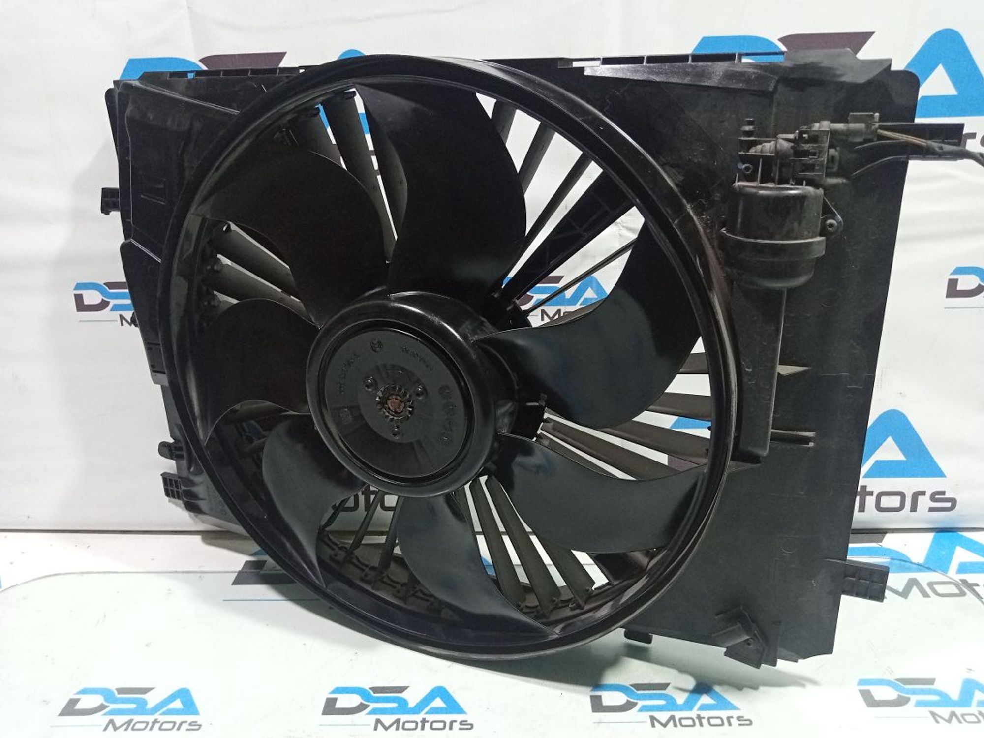 https://gcs.partsauto.market/rn-stockpro.appspot.com/thmbs/userImages/b7628e092085f1f91467af1afb6e7630/part/3e3e9548-5e59-4ae3-a4da-20c39562e897_1748888543682.jpg