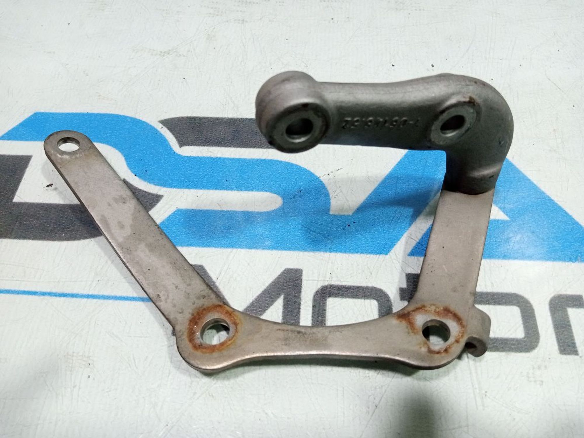 https://gcs.partsauto.market/rn-stockpro.appspot.com/thmbs/userImages/b7628e092085f1f91467af1afb6e7630/part/3e8962ce-616a-4f1d-a58f-e01bc477d443_1748621851142.jpg