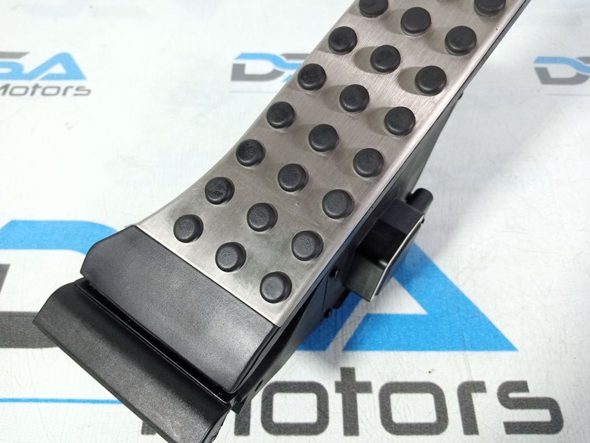 https://gcs.partsauto.market/rn-stockpro.appspot.com/thmbs/userImages/b7628e092085f1f91467af1afb6e7630/part/414de199-b727-46e8-885e-904b1be0cf29_1747719386169.jpg