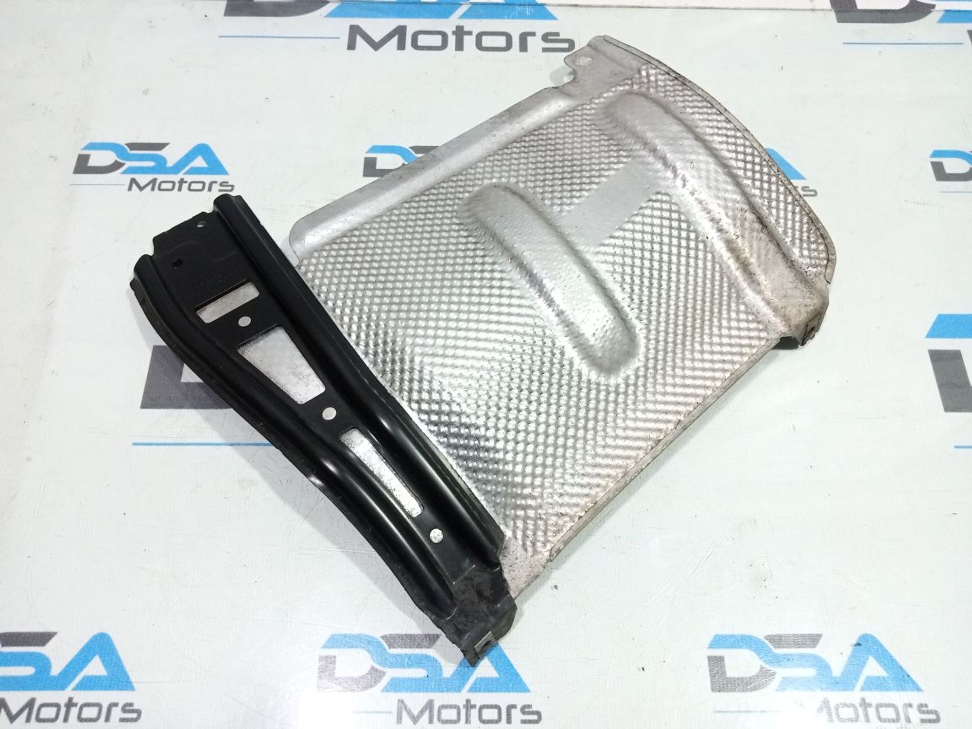 https://gcs.partsauto.market/rn-stockpro.appspot.com/thmbs/userImages/b7628e092085f1f91467af1afb6e7630/part/4174e5db-a331-4a0e-80af-6ddc4c5b0499_1748614786078.jpg