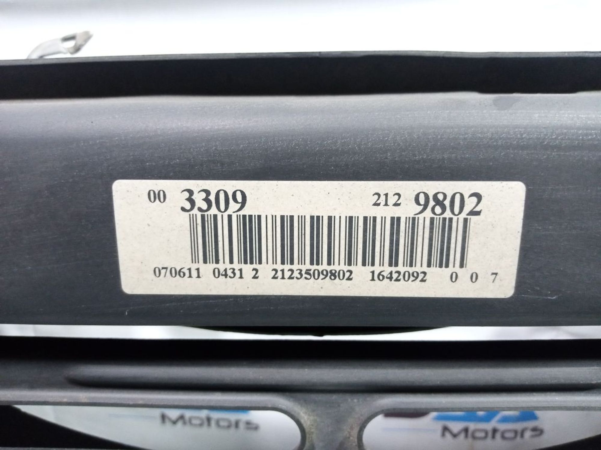 https://gcs.partsauto.market/rn-stockpro.appspot.com/thmbs/userImages/b7628e092085f1f91467af1afb6e7630/part/44e04153-eb0a-4ad7-9498-b6e96964cfa7_1748891115078.jpg