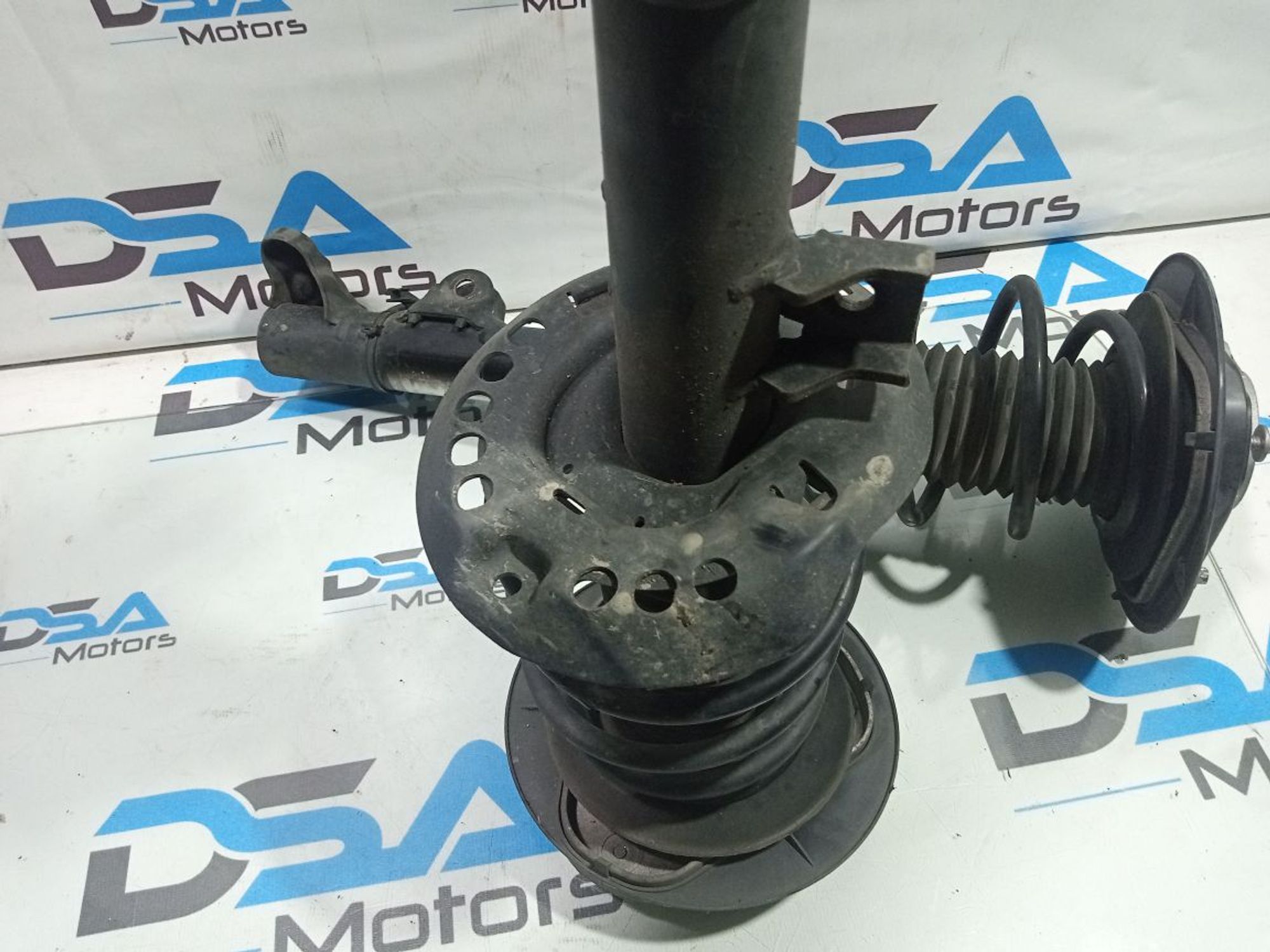 https://gcs.partsauto.market/rn-stockpro.appspot.com/thmbs/userImages/b7628e092085f1f91467af1afb6e7630/part/46a0560d-522a-4715-9d02-2d6005a36574_1748894825837.jpg