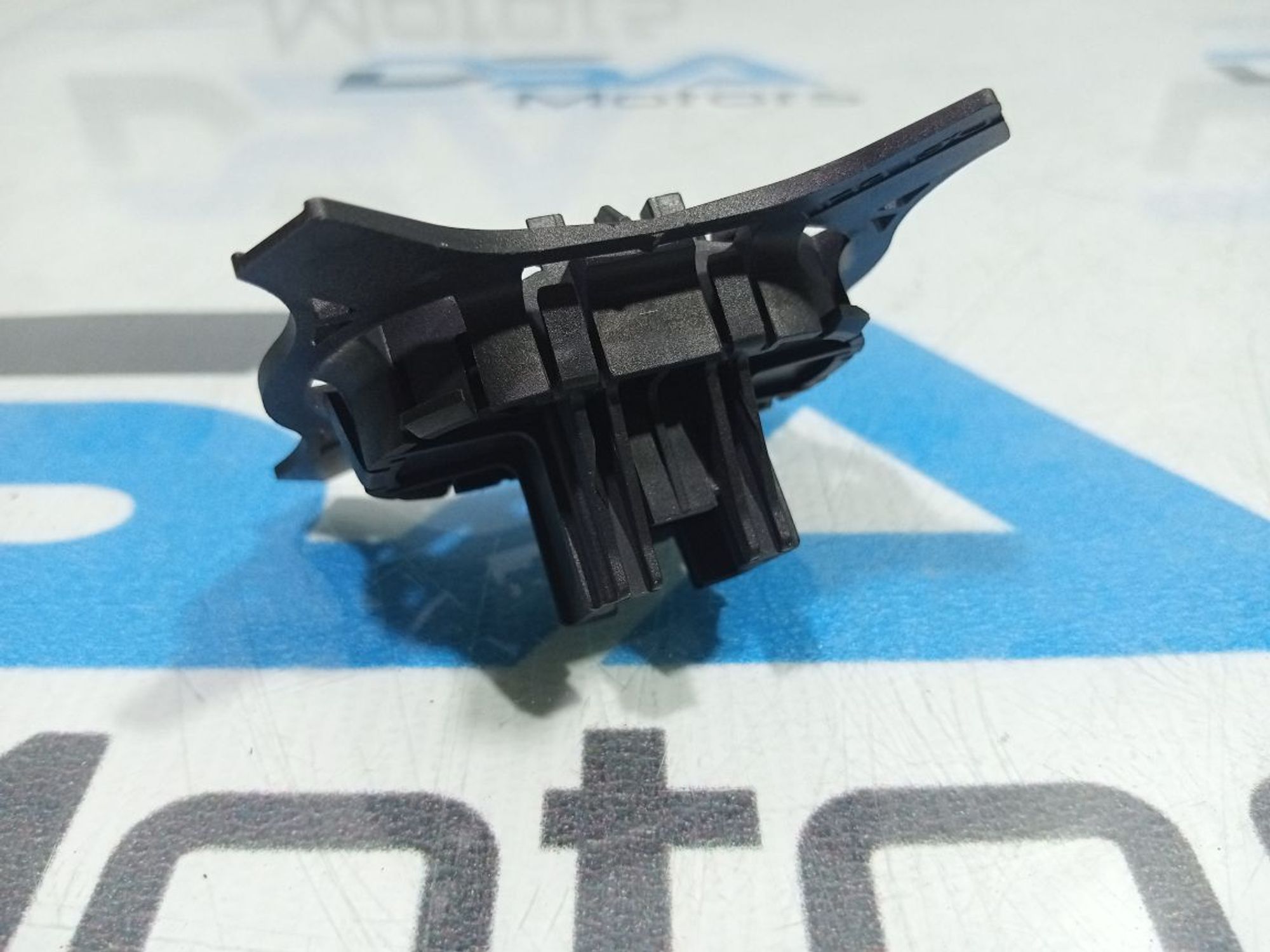 https://gcs.partsauto.market/rn-stockpro.appspot.com/thmbs/userImages/b7628e092085f1f91467af1afb6e7630/part/4938d704-76d2-46d4-b986-0d5d16122170_1748279202069.jpg