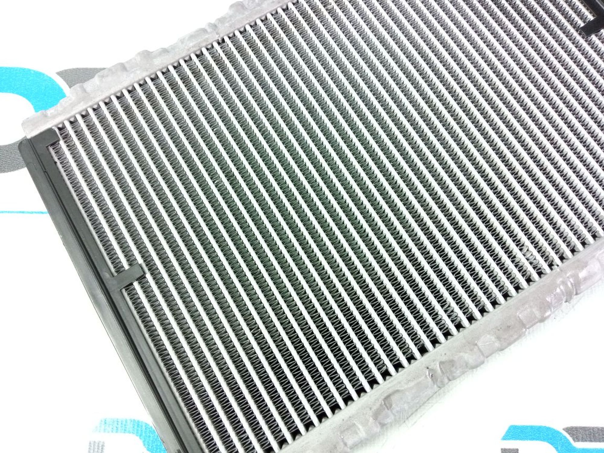 https://gcs.partsauto.market/rn-stockpro.appspot.com/thmbs/userImages/b7628e092085f1f91467af1afb6e7630/part/4fda6de4-5e1b-4600-9f0d-cb743b9e29a6_1747024202528.jpg