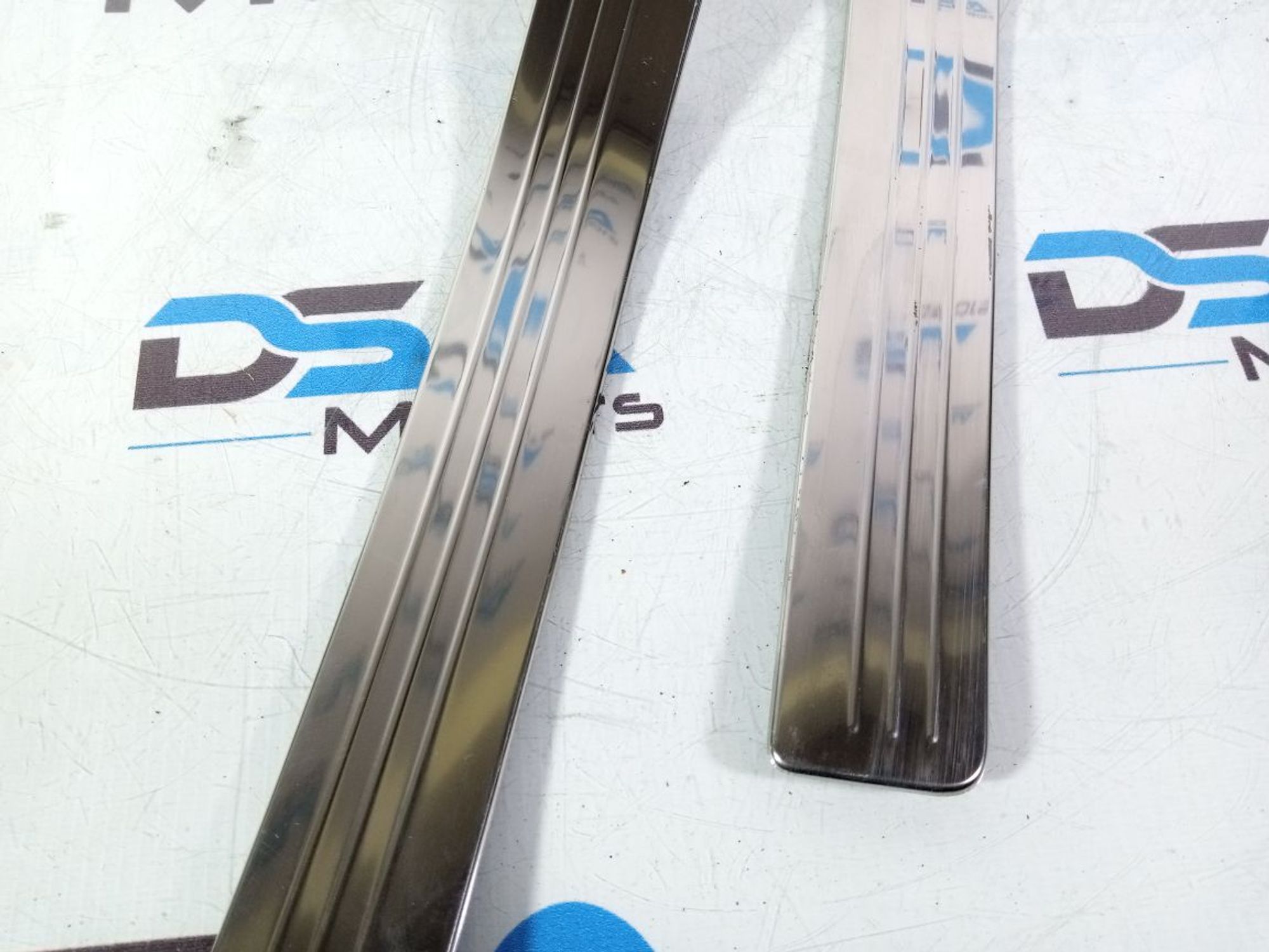 https://gcs.partsauto.market/rn-stockpro.appspot.com/thmbs/userImages/b7628e092085f1f91467af1afb6e7630/part/54150454-45c8-4999-9fb8-87fbda5786b7_1737017138305.jpg