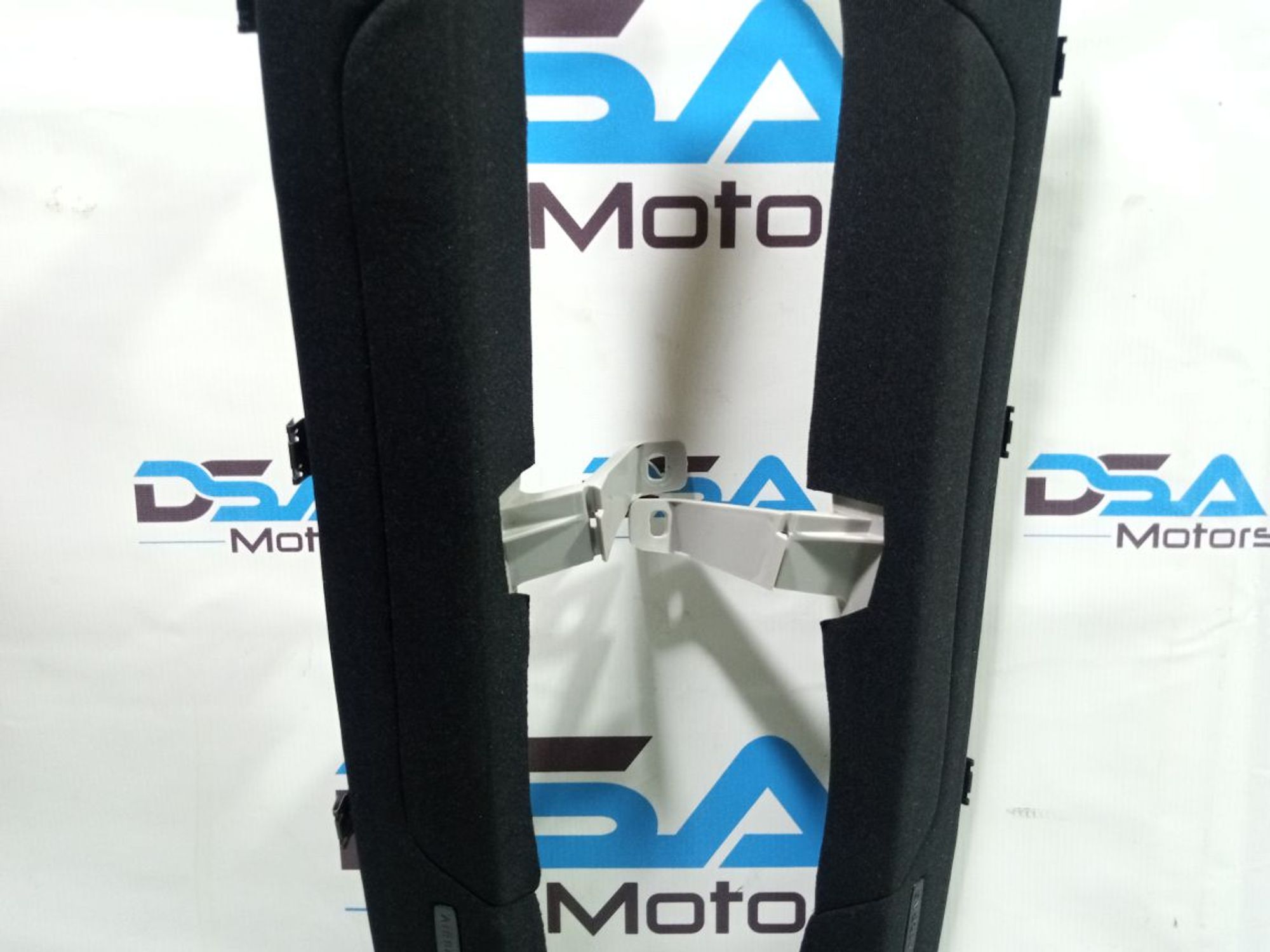 https://gcs.partsauto.market/rn-stockpro.appspot.com/thmbs/userImages/b7628e092085f1f91467af1afb6e7630/part/58434597-f6dc-435d-91a1-97f2105d88b2_1748890633663.jpg