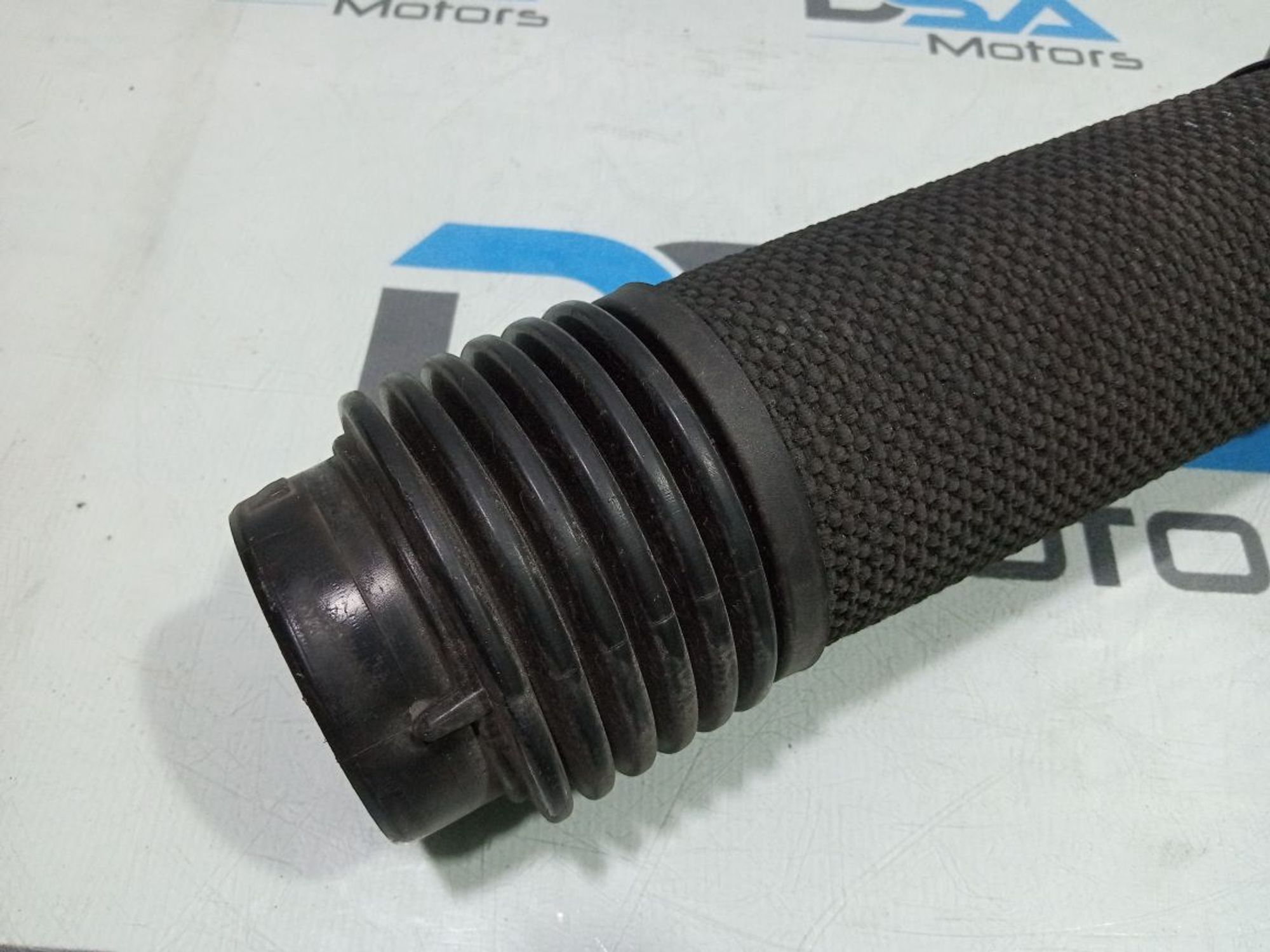 https://gcs.partsauto.market/rn-stockpro.appspot.com/thmbs/userImages/b7628e092085f1f91467af1afb6e7630/part/5aedf57b-8ab0-4c17-904a-9a1a2ce953d3_1748410650073.jpg