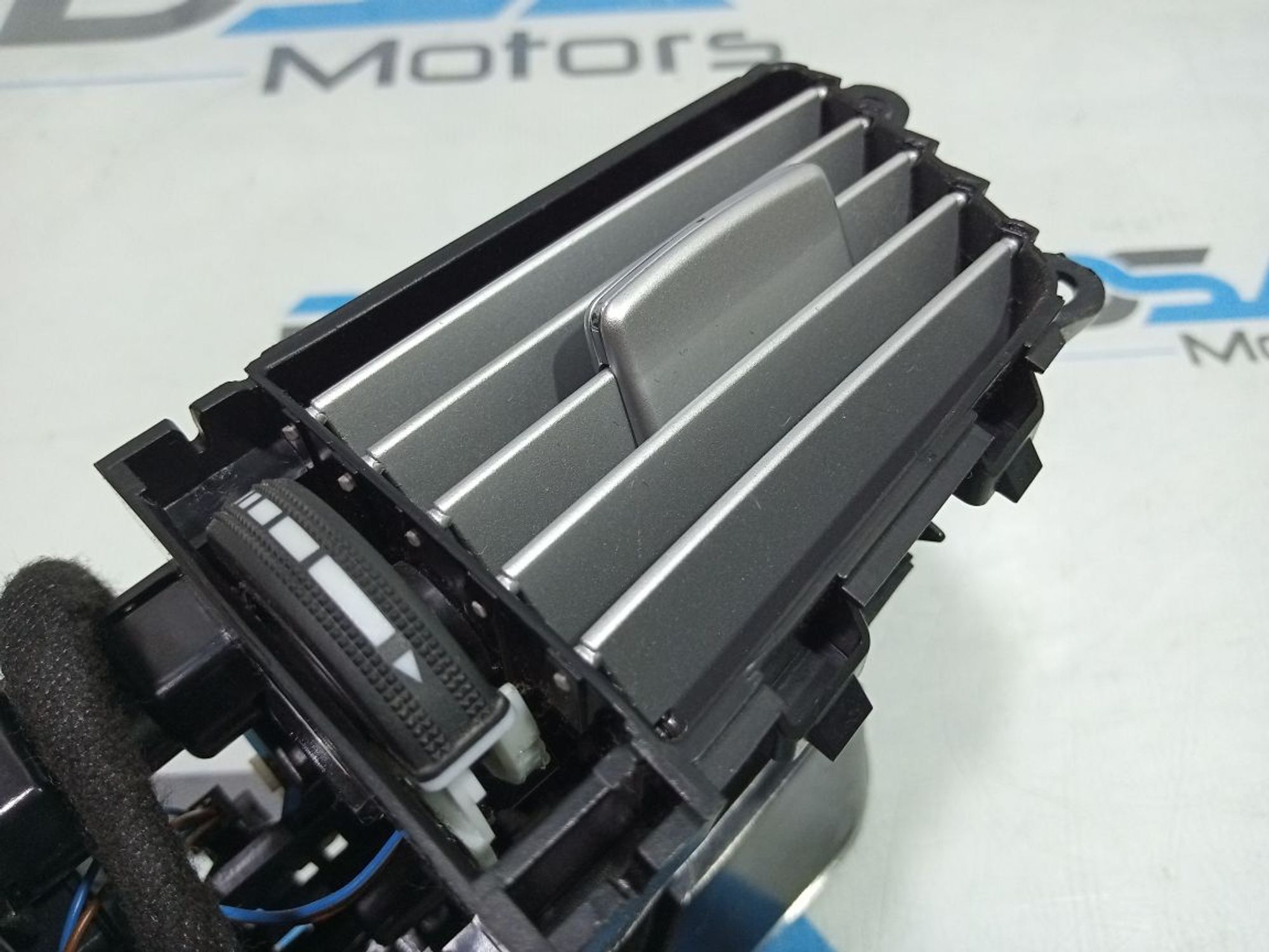 https://gcs.partsauto.market/rn-stockpro.appspot.com/thmbs/userImages/b7628e092085f1f91467af1afb6e7630/part/5fe9d7c6-8f0e-4ff0-9b09-5553cddd6261_1748163084034.jpg