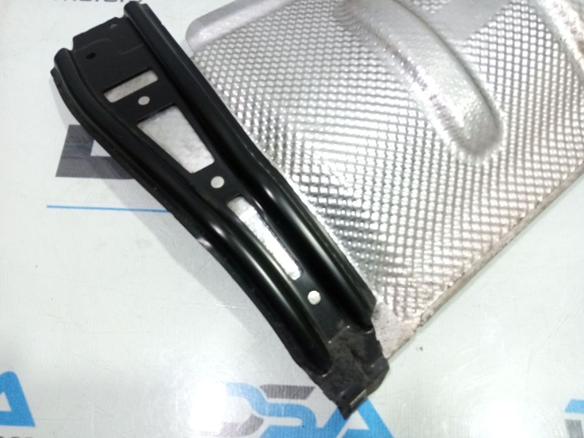 https://gcs.partsauto.market/rn-stockpro.appspot.com/thmbs/userImages/b7628e092085f1f91467af1afb6e7630/part/617f2b4f-140b-485a-952d-e8f9e7611e27_1748614802564.jpg
