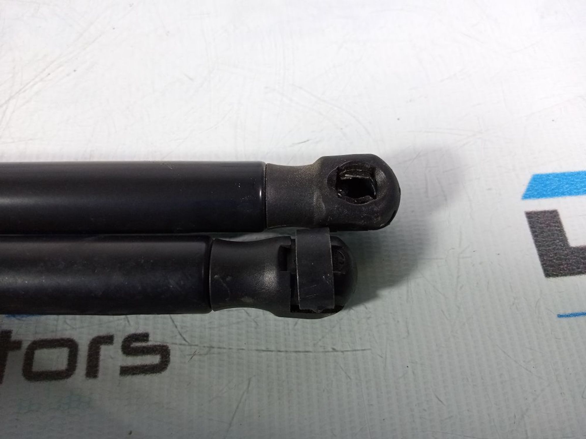 https://gcs.partsauto.market/rn-stockpro.appspot.com/thmbs/userImages/b7628e092085f1f91467af1afb6e7630/part/648b110e-01aa-4559-8b63-899674280f28_1746018934205.jpg