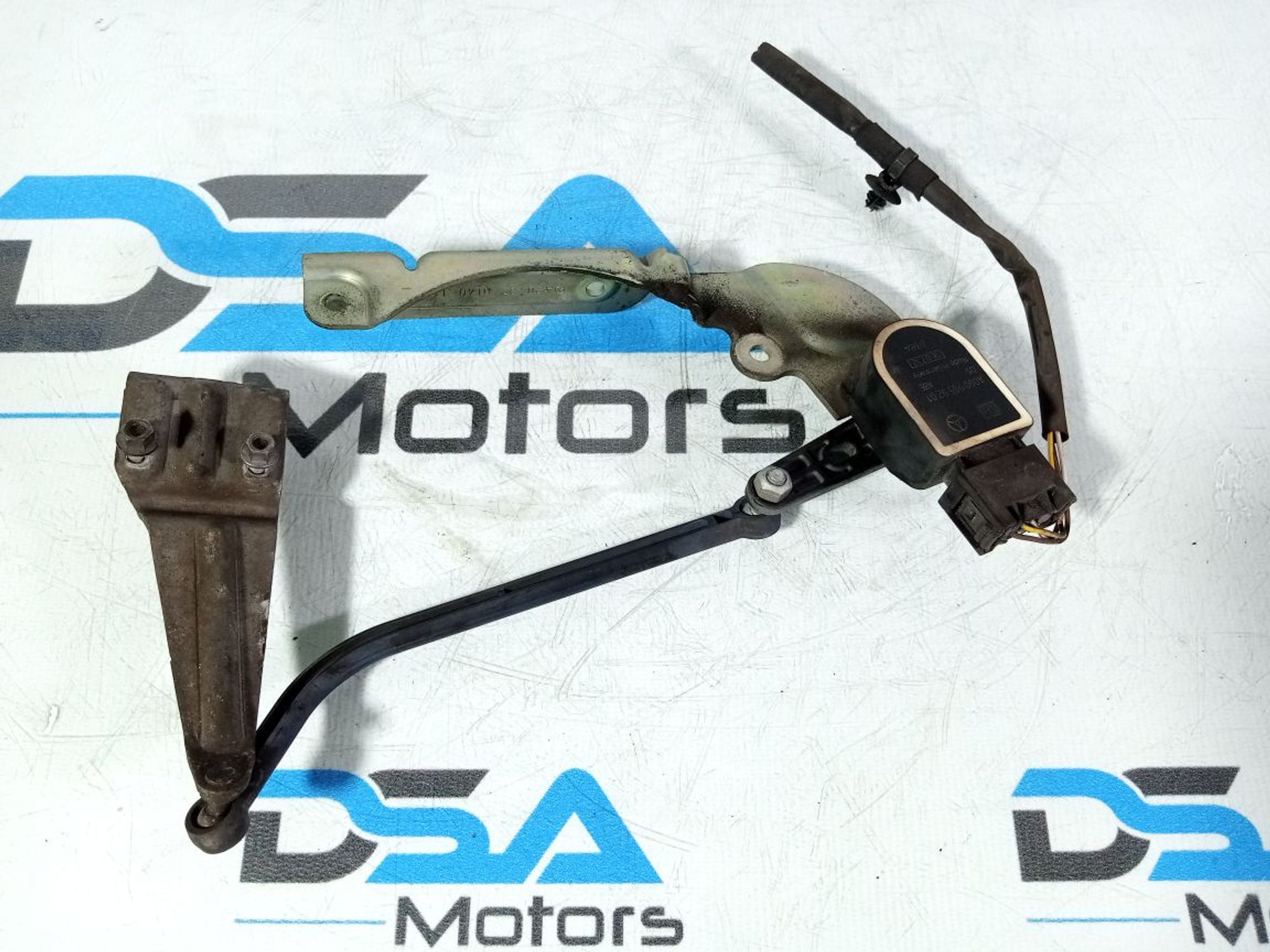 https://gcs.partsauto.market/rn-stockpro.appspot.com/thmbs/userImages/b7628e092085f1f91467af1afb6e7630/part/656af0fd-60a2-4316-86fd-5854fd8cbb3c_1747630226573.jpg
