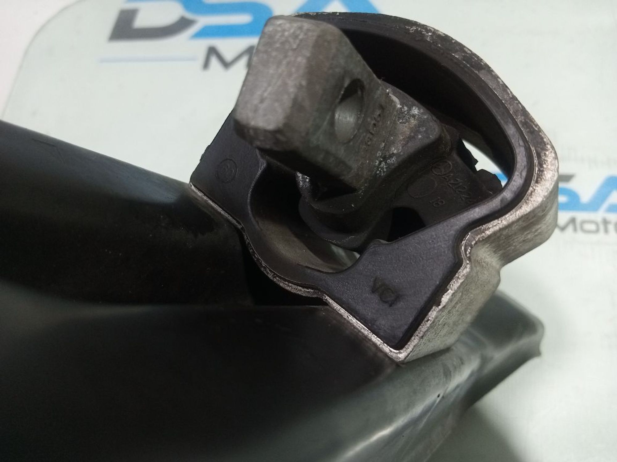 https://gcs.partsauto.market/rn-stockpro.appspot.com/thmbs/userImages/b7628e092085f1f91467af1afb6e7630/part/6968ba4e-6267-40ec-9d46-a84c6eda6dce_1747897619120.jpg