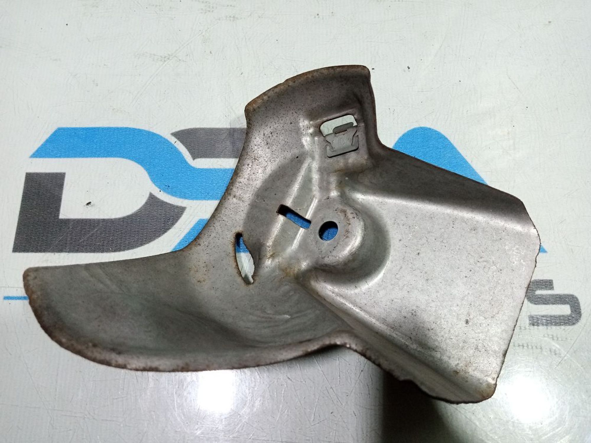 https://gcs.partsauto.market/rn-stockpro.appspot.com/thmbs/userImages/b7628e092085f1f91467af1afb6e7630/part/6c31faf2-12dc-476e-a954-118fbebcfbcf_1748621794691.jpg