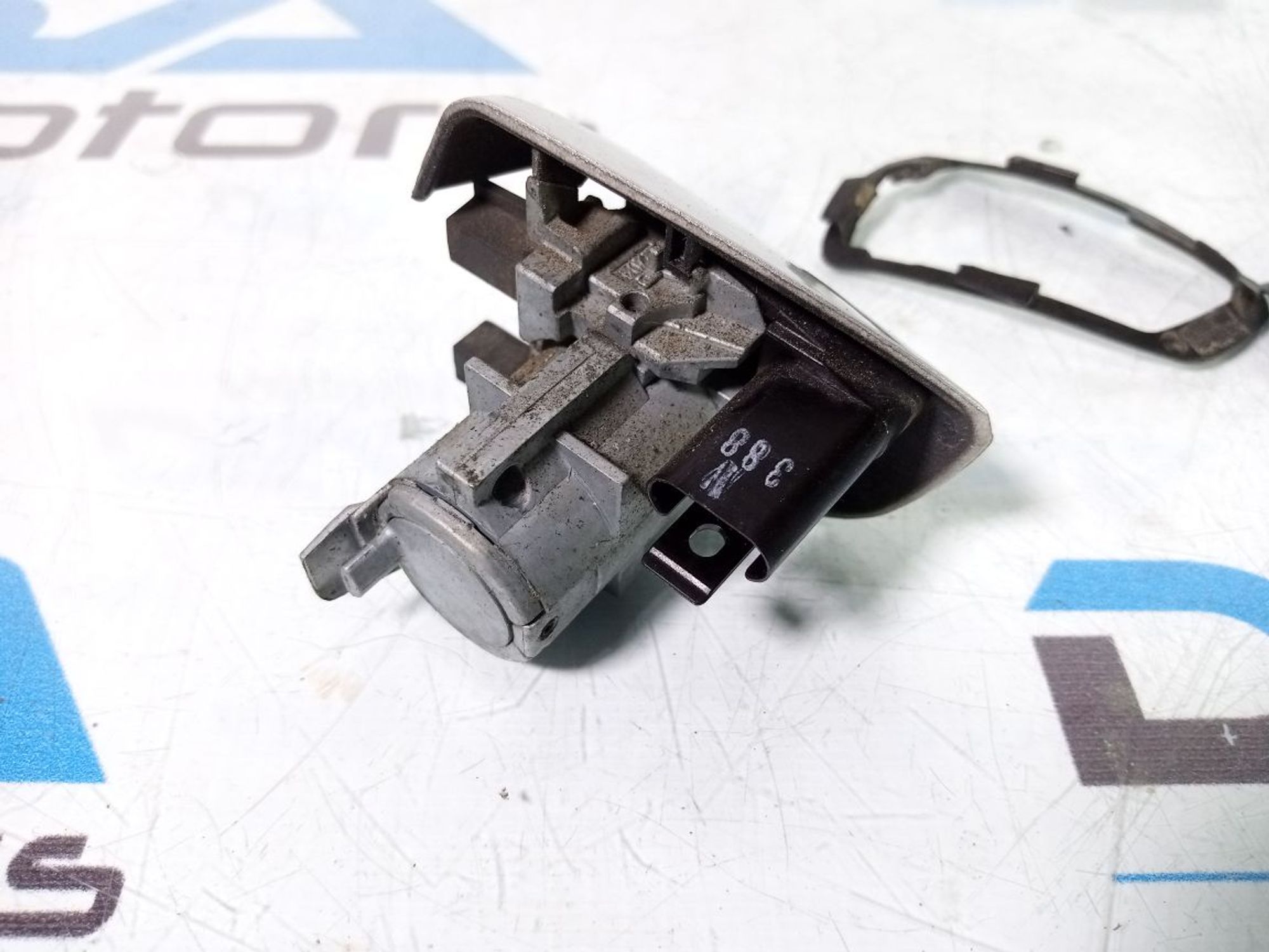 https://gcs.partsauto.market/rn-stockpro.appspot.com/thmbs/userImages/b7628e092085f1f91467af1afb6e7630/part/6e3daba5-aab0-4e31-b023-d5d88f972226_1735220660650.jpg