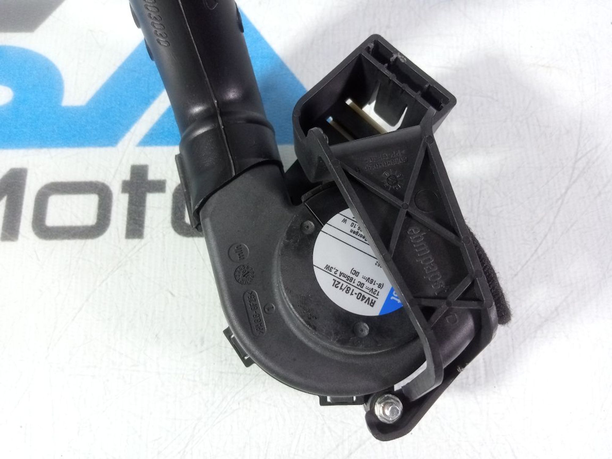 https://gcs.partsauto.market/rn-stockpro.appspot.com/thmbs/userImages/b7628e092085f1f91467af1afb6e7630/part/728d2aeb-3d41-4bb4-ae67-597f8499398b_1746542847777.jpg