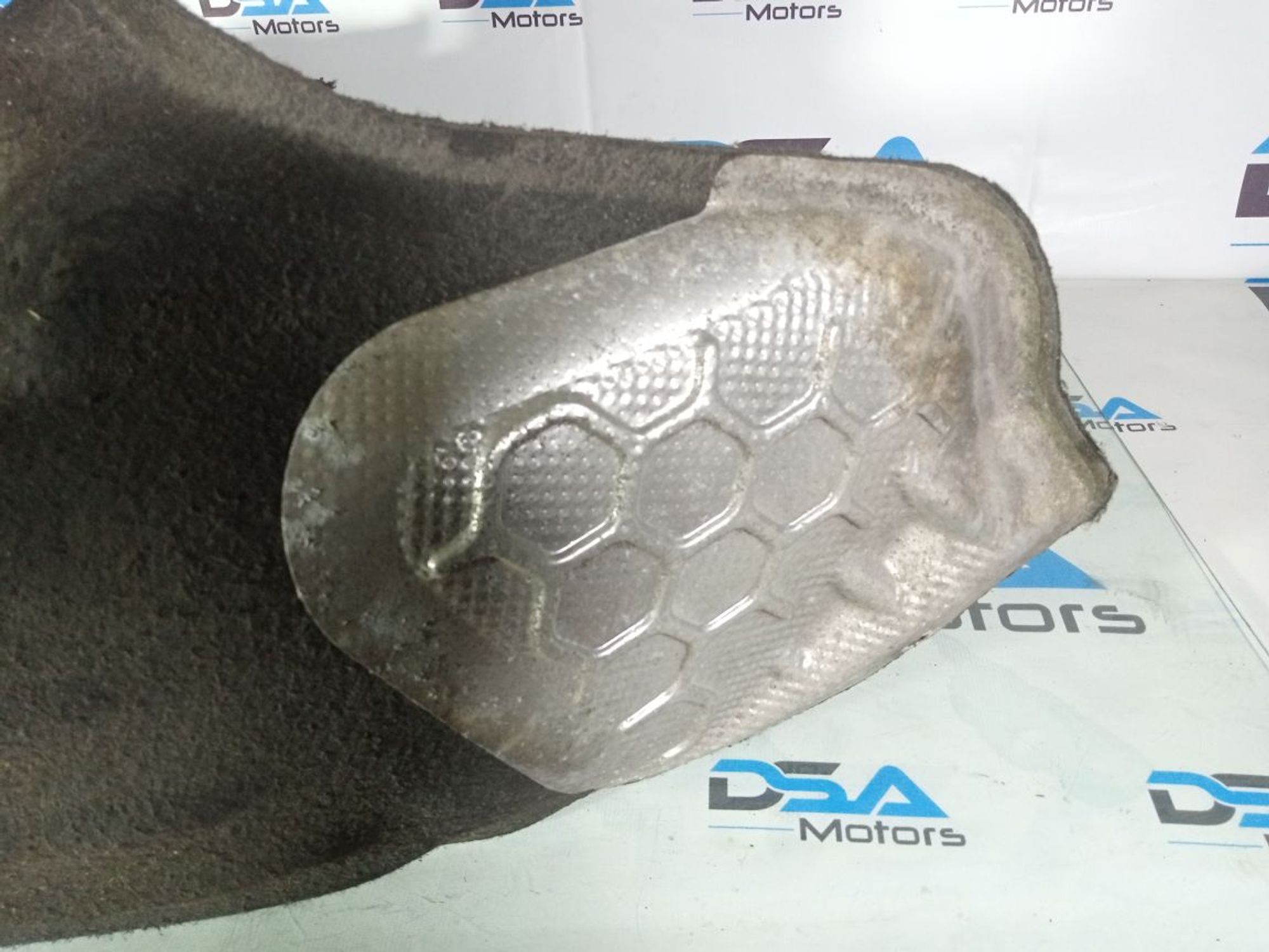 https://gcs.partsauto.market/rn-stockpro.appspot.com/thmbs/userImages/b7628e092085f1f91467af1afb6e7630/part/747c5e22-2a62-401b-96cd-186ba558d40a_1740905098076.jpg