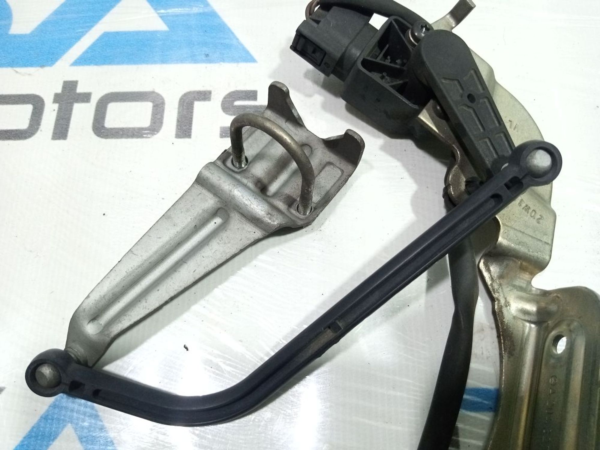 https://gcs.partsauto.market/rn-stockpro.appspot.com/thmbs/userImages/b7628e092085f1f91467af1afb6e7630/part/77736bc5-aa52-463e-a43f-b6c832d440f6_1749817371303.jpg