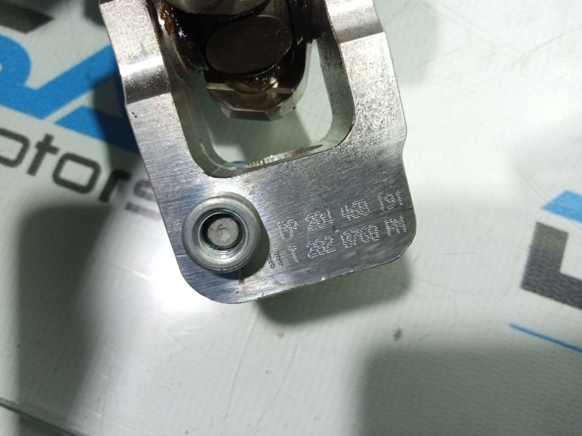 https://gcs.partsauto.market/rn-stockpro.appspot.com/thmbs/userImages/b7628e092085f1f91467af1afb6e7630/part/7eaf3b31-b417-4974-95fe-6663365f7e1f_1747849397703.jpg