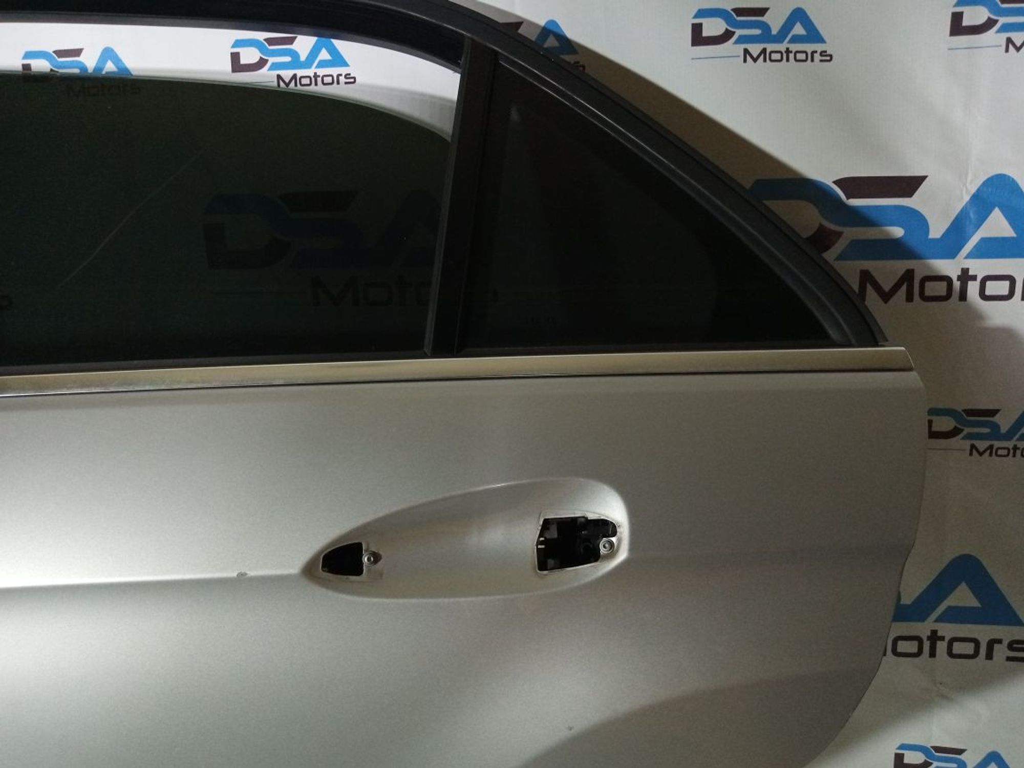https://gcs.partsauto.market/rn-stockpro.appspot.com/thmbs/userImages/b7628e092085f1f91467af1afb6e7630/part/81159f7e-6052-4617-a7c9-61343acbf94e_1747297549229.jpg