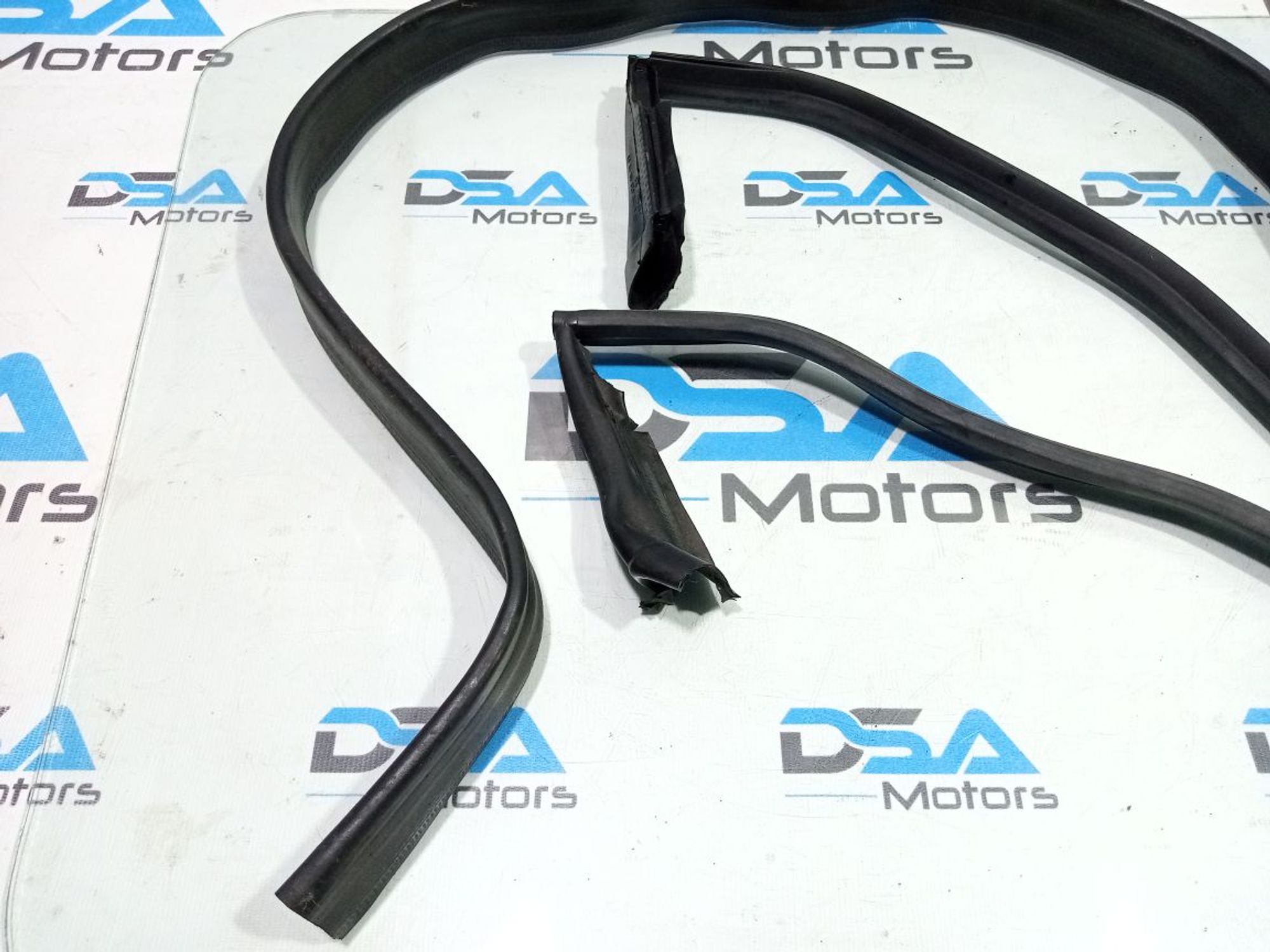 https://gcs.partsauto.market/rn-stockpro.appspot.com/thmbs/userImages/b7628e092085f1f91467af1afb6e7630/part/81eb7be2-b609-4545-992a-0e0e2ac70f92_1748621316199.jpg