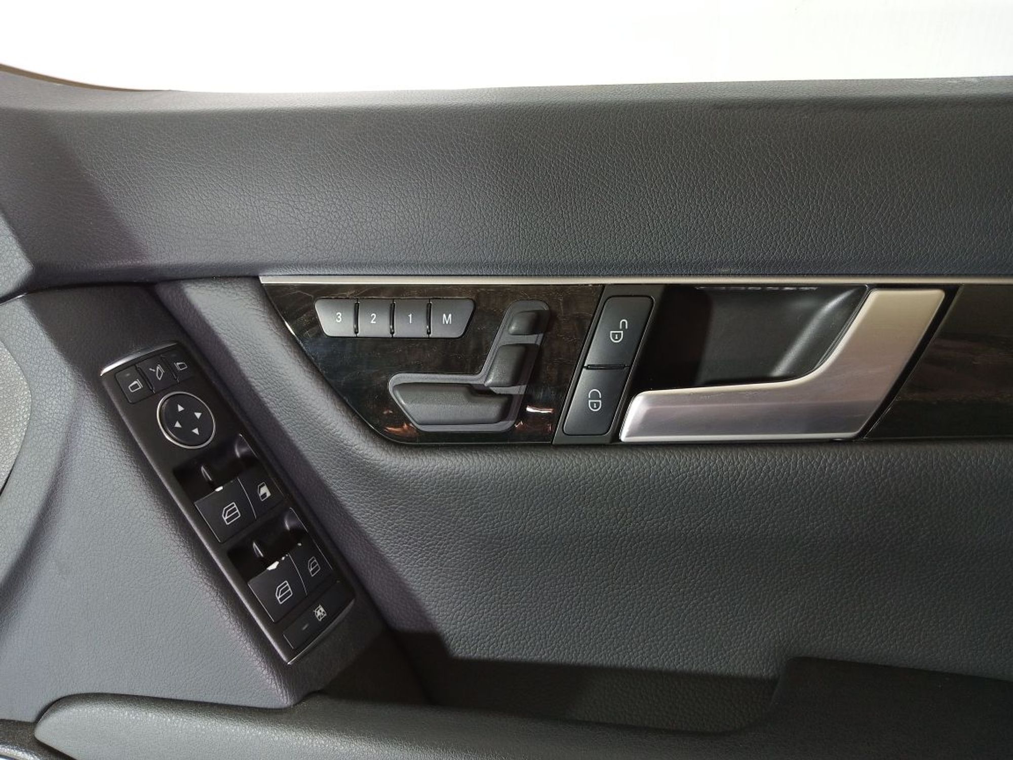 https://gcs.partsauto.market/rn-stockpro.appspot.com/thmbs/userImages/b7628e092085f1f91467af1afb6e7630/part/85b63605-9312-4e43-ba46-b5d80481626e_1747212635253.jpg