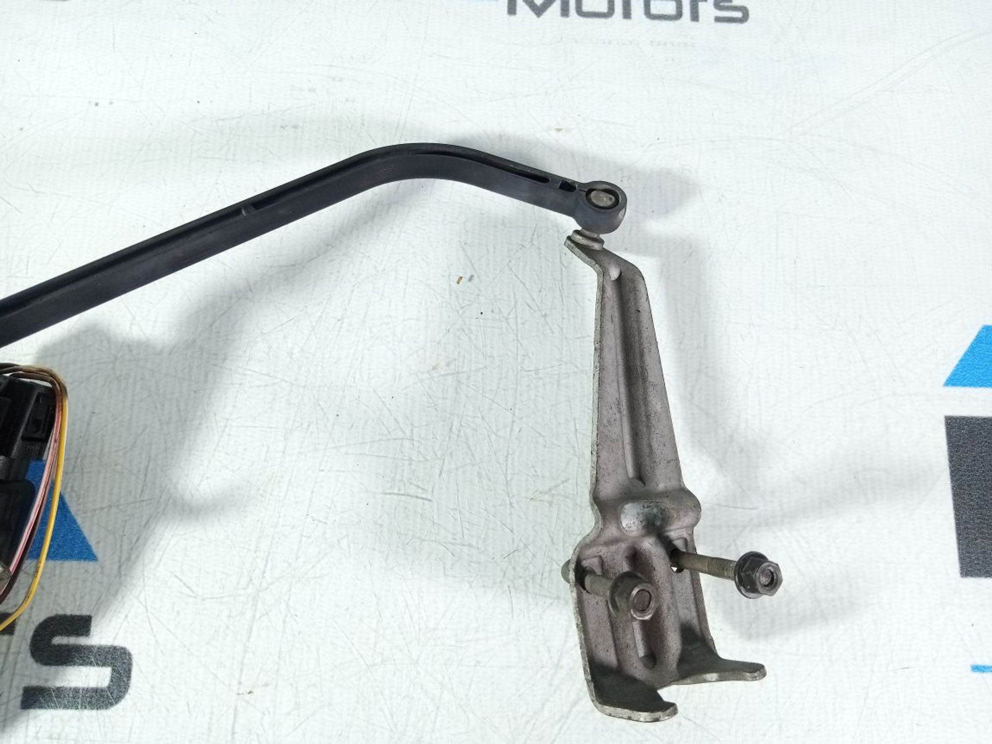 https://gcs.partsauto.market/rn-stockpro.appspot.com/thmbs/userImages/b7628e092085f1f91467af1afb6e7630/part/86b6e0a7-61a3-44b3-b0a1-735c92a9069a_1747023473304.jpg
