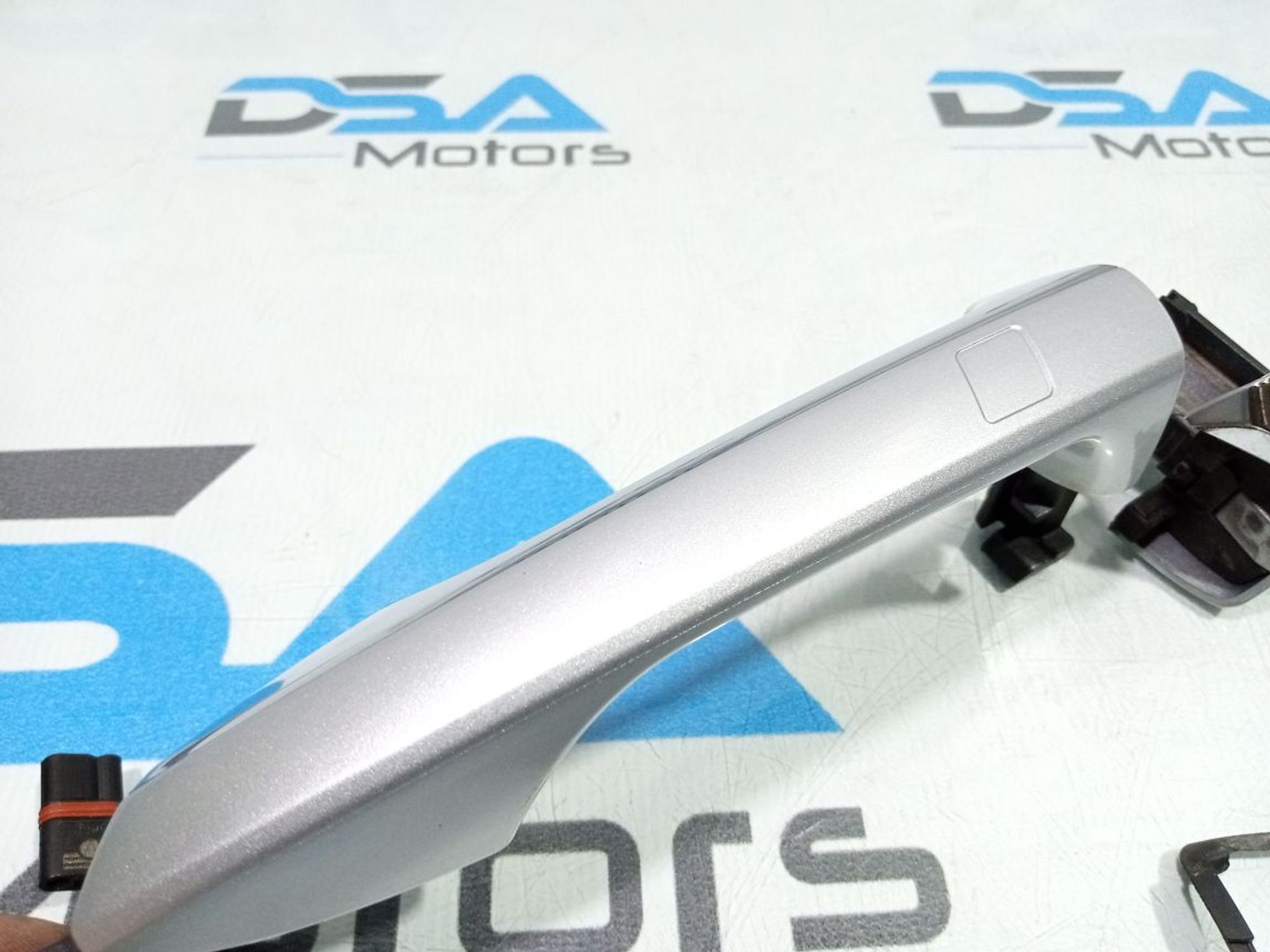 https://gcs.partsauto.market/rn-stockpro.appspot.com/thmbs/userImages/b7628e092085f1f91467af1afb6e7630/part/86eaa0c3-1aa1-4409-8c81-fdf31a334904_1748160730162.jpg