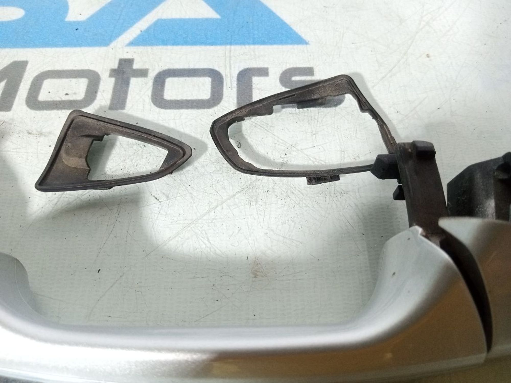 https://gcs.partsauto.market/rn-stockpro.appspot.com/thmbs/userImages/b7628e092085f1f91467af1afb6e7630/part/8fd445b1-9d82-40a8-8505-3b9605e529b6_1747339131828.jpg