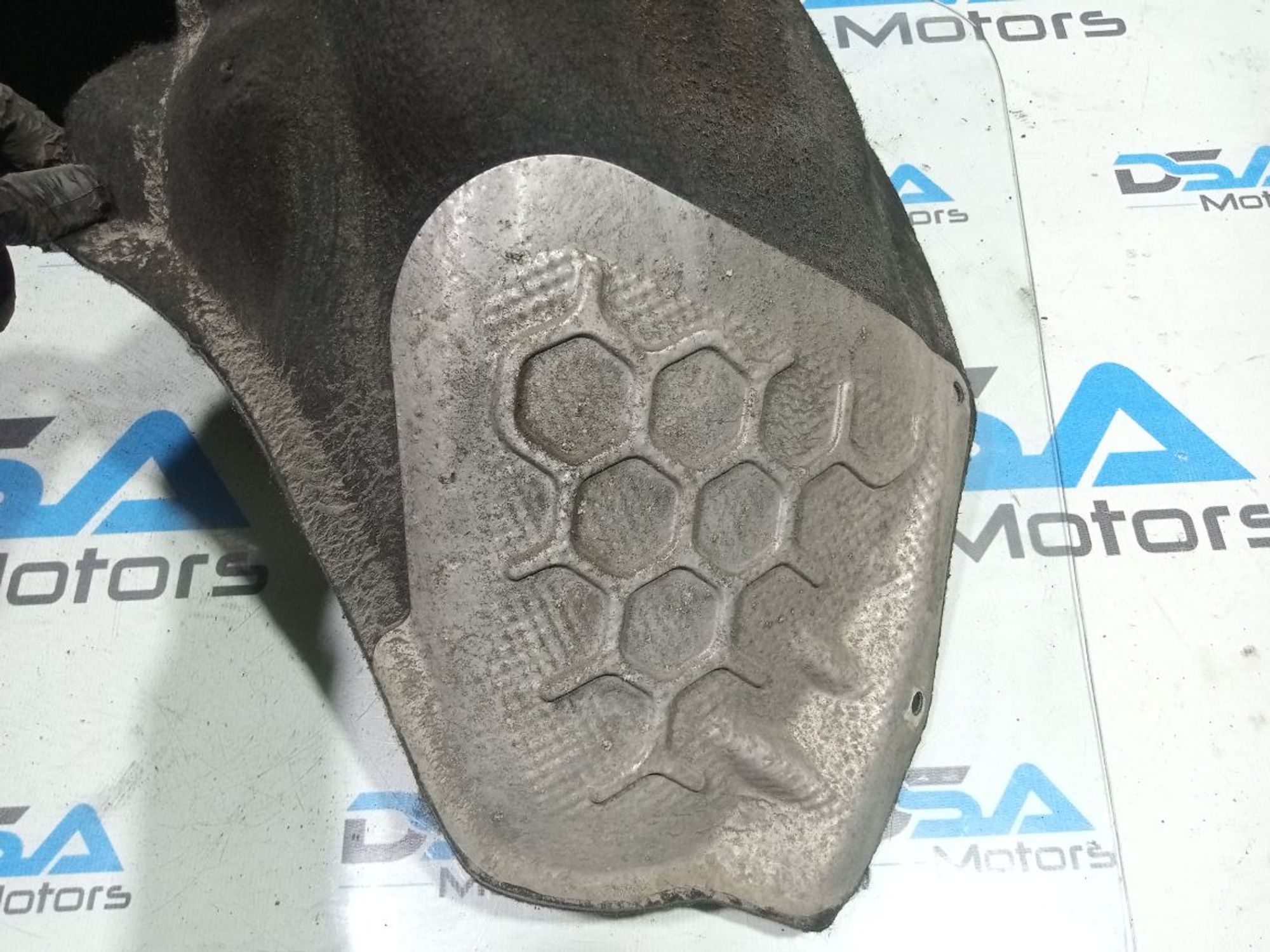 https://gcs.partsauto.market/rn-stockpro.appspot.com/thmbs/userImages/b7628e092085f1f91467af1afb6e7630/part/9232ce45-ab8e-4bc9-ae50-61c3a18858a2_1748924755956.jpg