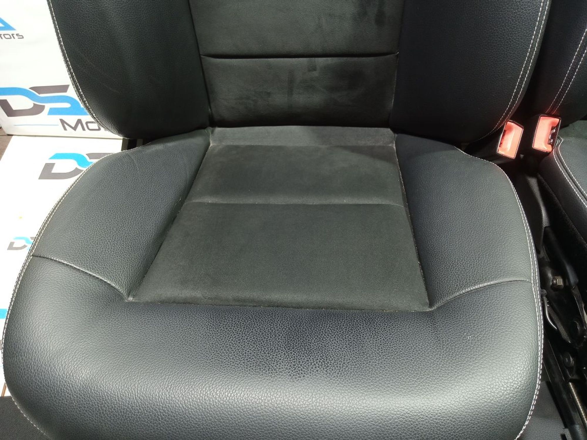 https://gcs.partsauto.market/rn-stockpro.appspot.com/thmbs/userImages/b7628e092085f1f91467af1afb6e7630/part/929ea350-938e-43a4-88ca-4d85beaf8bfa_1748283976941.jpg