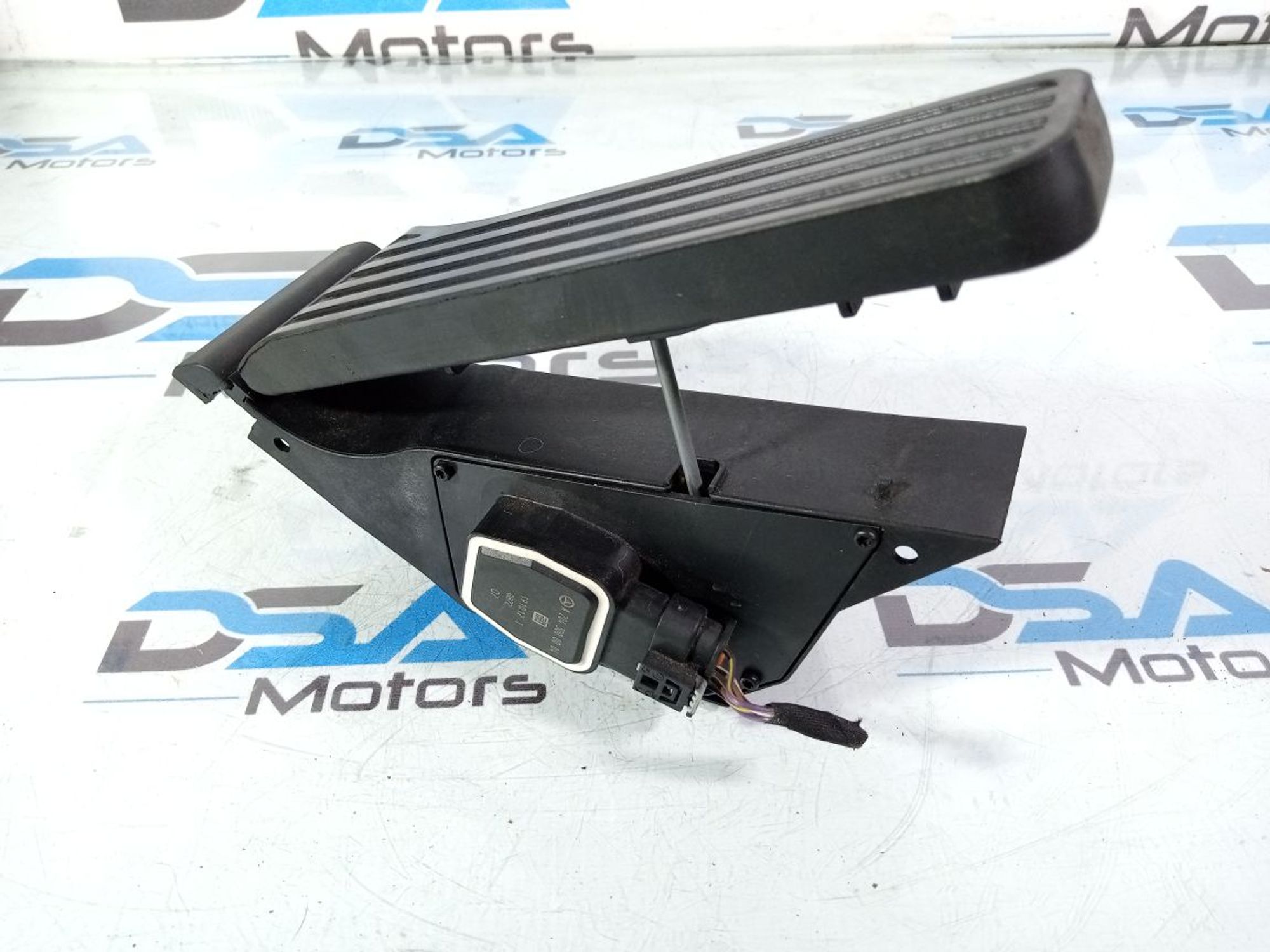https://gcs.partsauto.market/rn-stockpro.appspot.com/thmbs/userImages/b7628e092085f1f91467af1afb6e7630/part/93651d53-00f2-4376-ab11-29fd59213aa4_1737035657835.jpg