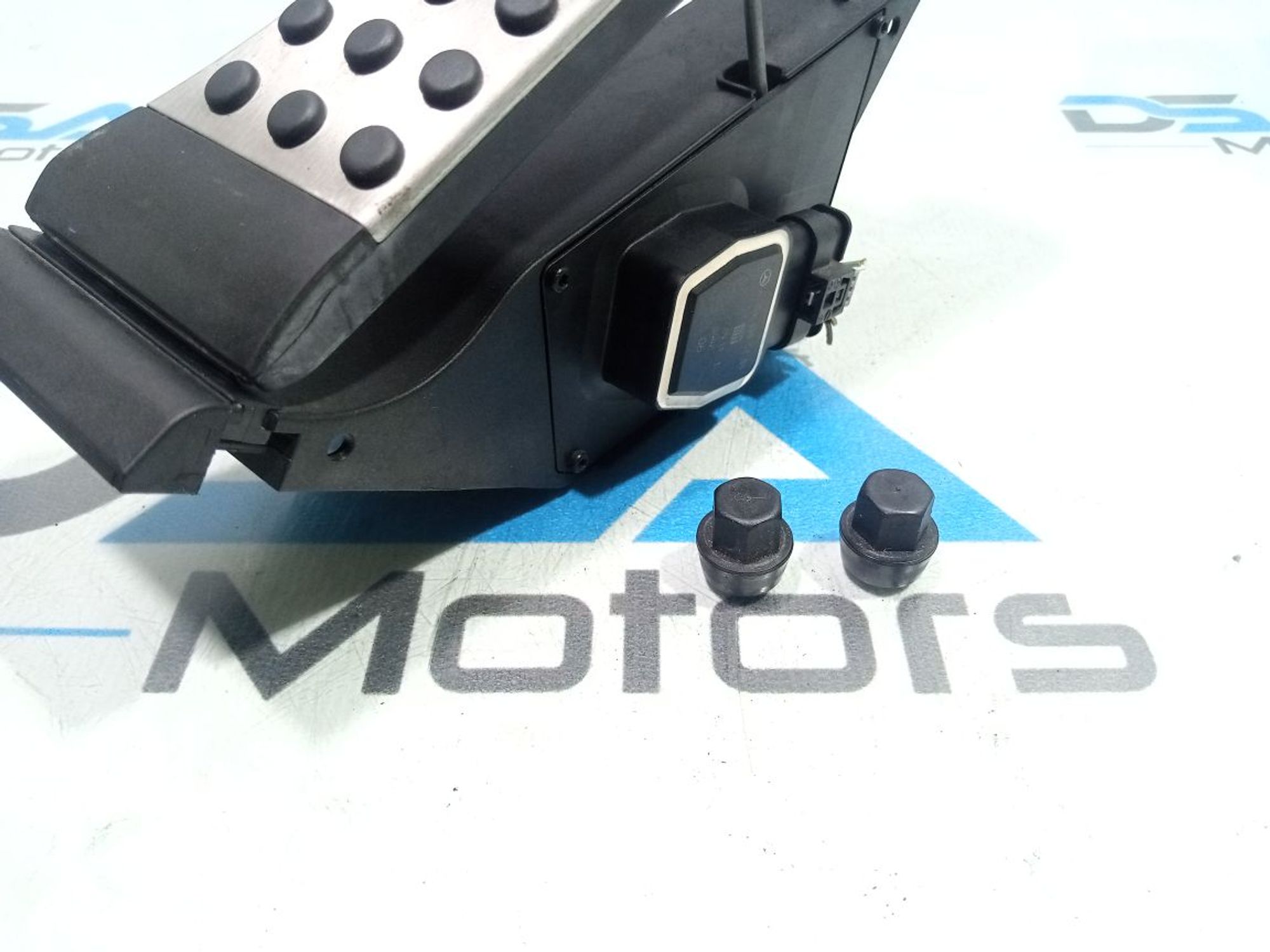 https://gcs.partsauto.market/rn-stockpro.appspot.com/thmbs/userImages/b7628e092085f1f91467af1afb6e7630/part/9f052d03-0c4c-4ea1-b70d-2d2579eee898_1748868912520.jpg