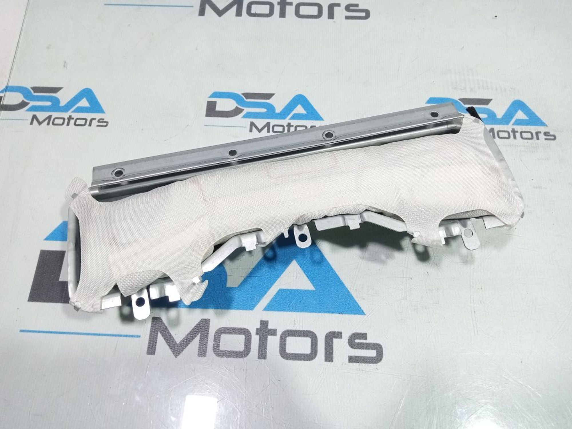 https://gcs.partsauto.market/rn-stockpro.appspot.com/thmbs/userImages/b7628e092085f1f91467af1afb6e7630/part/a27bfe62-0163-4abb-8587-79c19585e7ec_1748002774771.jpg