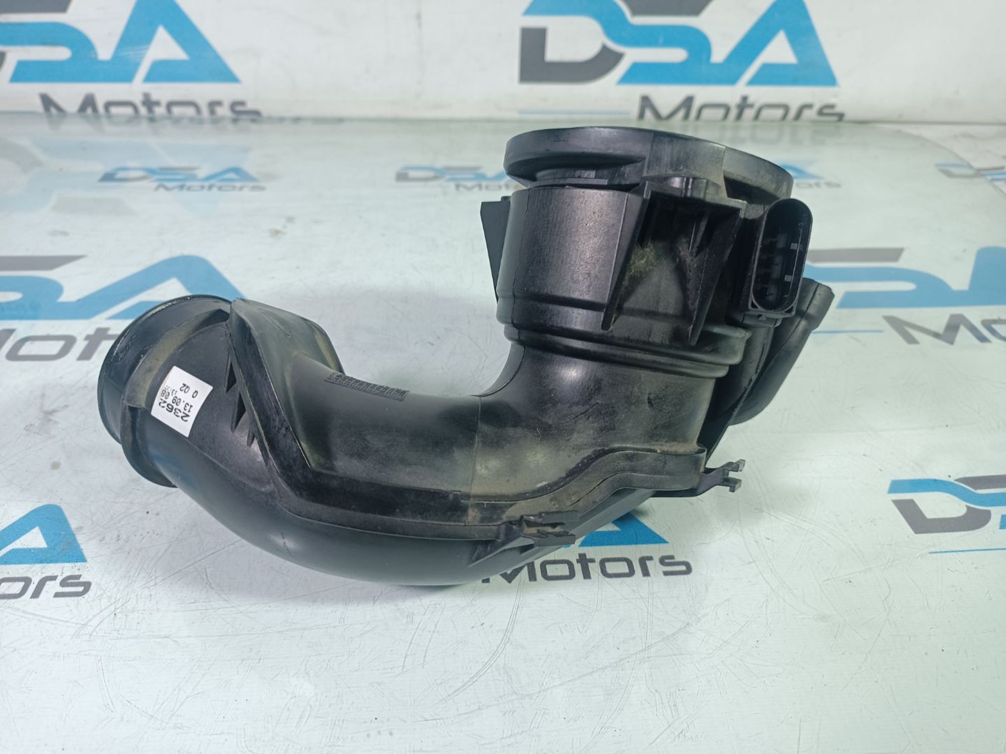 Патрубок воздухозаборника Mercedes W203/W204/W211