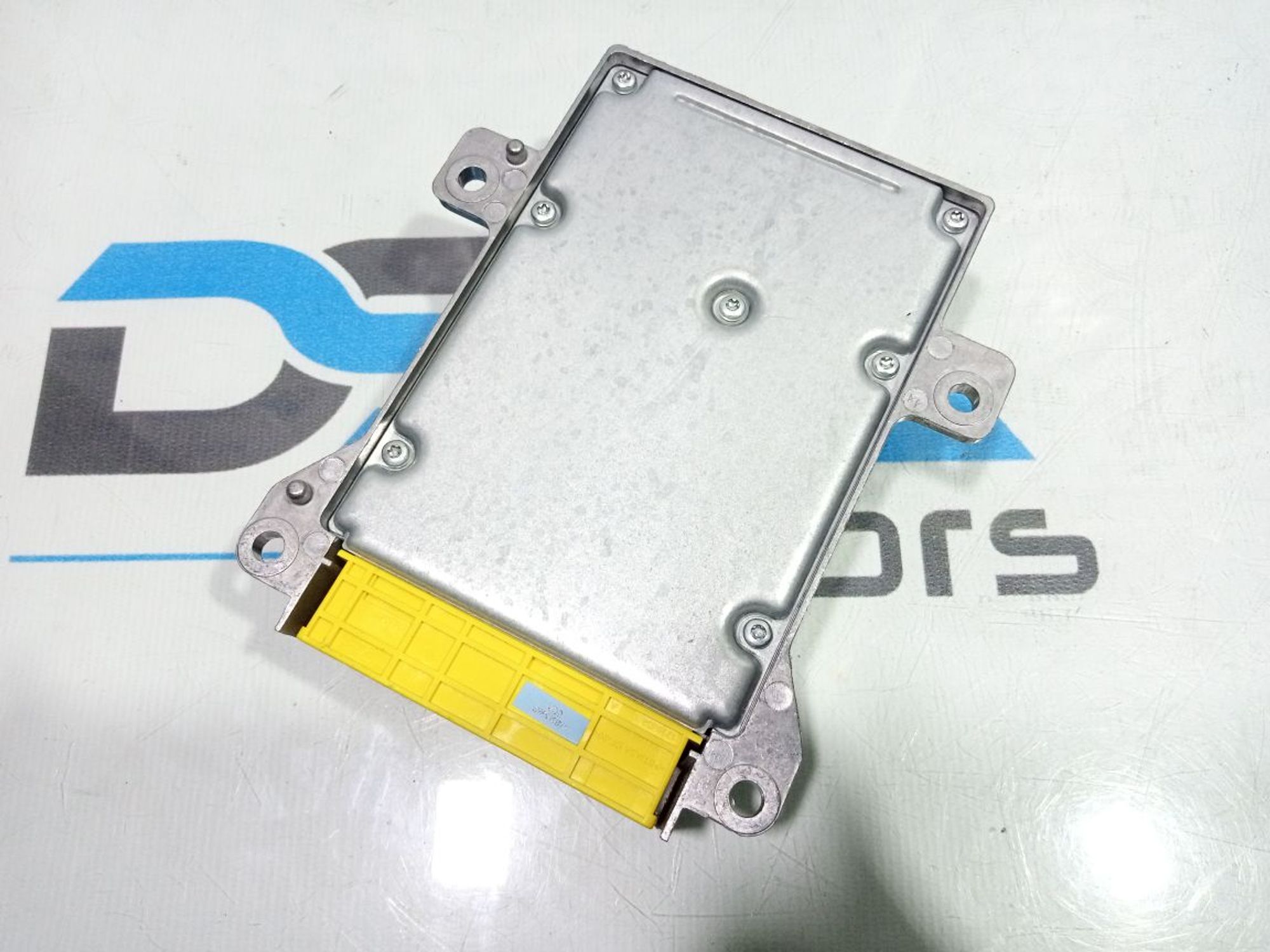 https://gcs.partsauto.market/rn-stockpro.appspot.com/thmbs/userImages/b7628e092085f1f91467af1afb6e7630/part/b1499256-f349-4671-b0be-2ffb6583f675_1748092629828.jpg