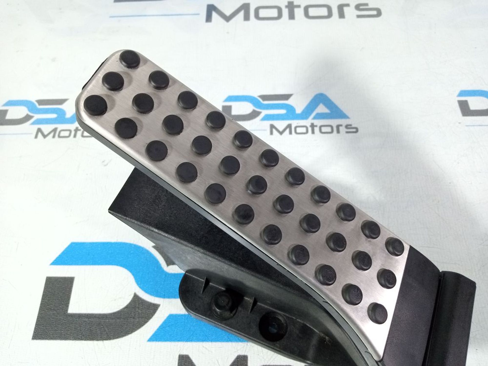 https://gcs.partsauto.market/rn-stockpro.appspot.com/thmbs/userImages/b7628e092085f1f91467af1afb6e7630/part/c3587c2b-f1f9-4502-a31a-384c84e71256_1747719381083.jpg