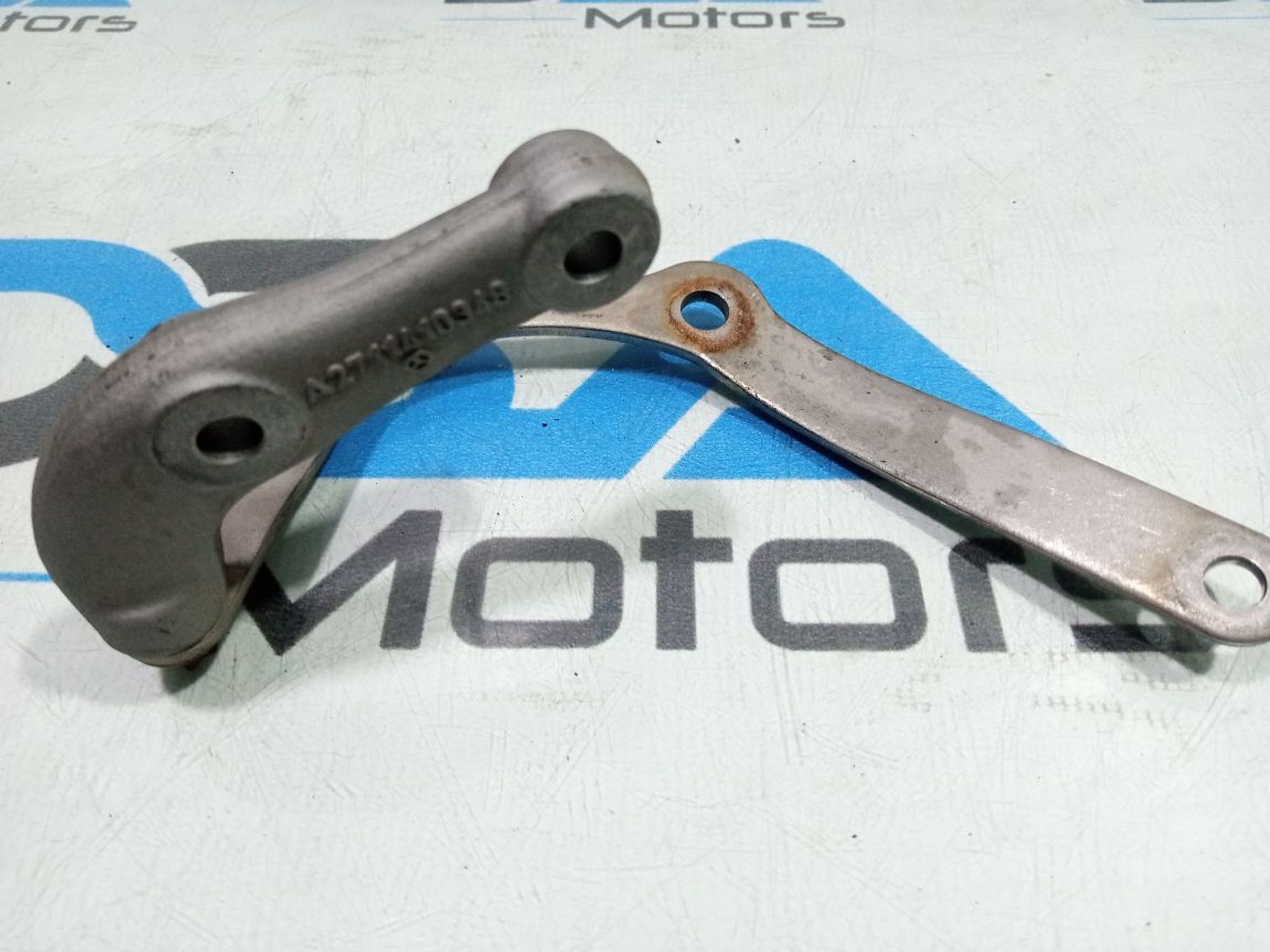 https://gcs.partsauto.market/rn-stockpro.appspot.com/thmbs/userImages/b7628e092085f1f91467af1afb6e7630/part/cfbdd35e-52ba-4daf-ad3a-ae68ee814708_1748621859302.jpg