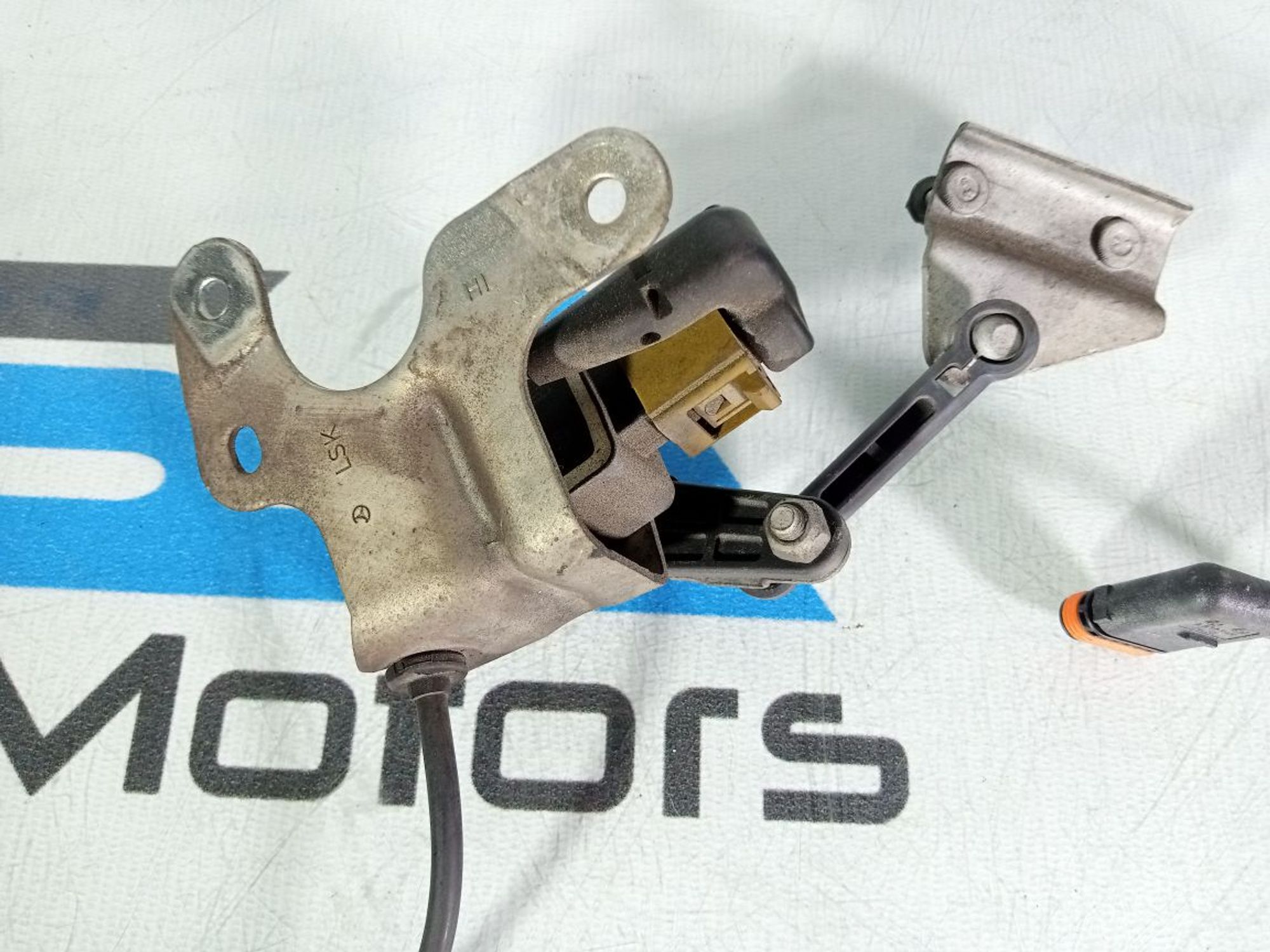 https://gcs.partsauto.market/rn-stockpro.appspot.com/thmbs/userImages/b7628e092085f1f91467af1afb6e7630/part/d5869f64-b74d-41ab-a604-d3cc89b89246_1746960298908.jpg