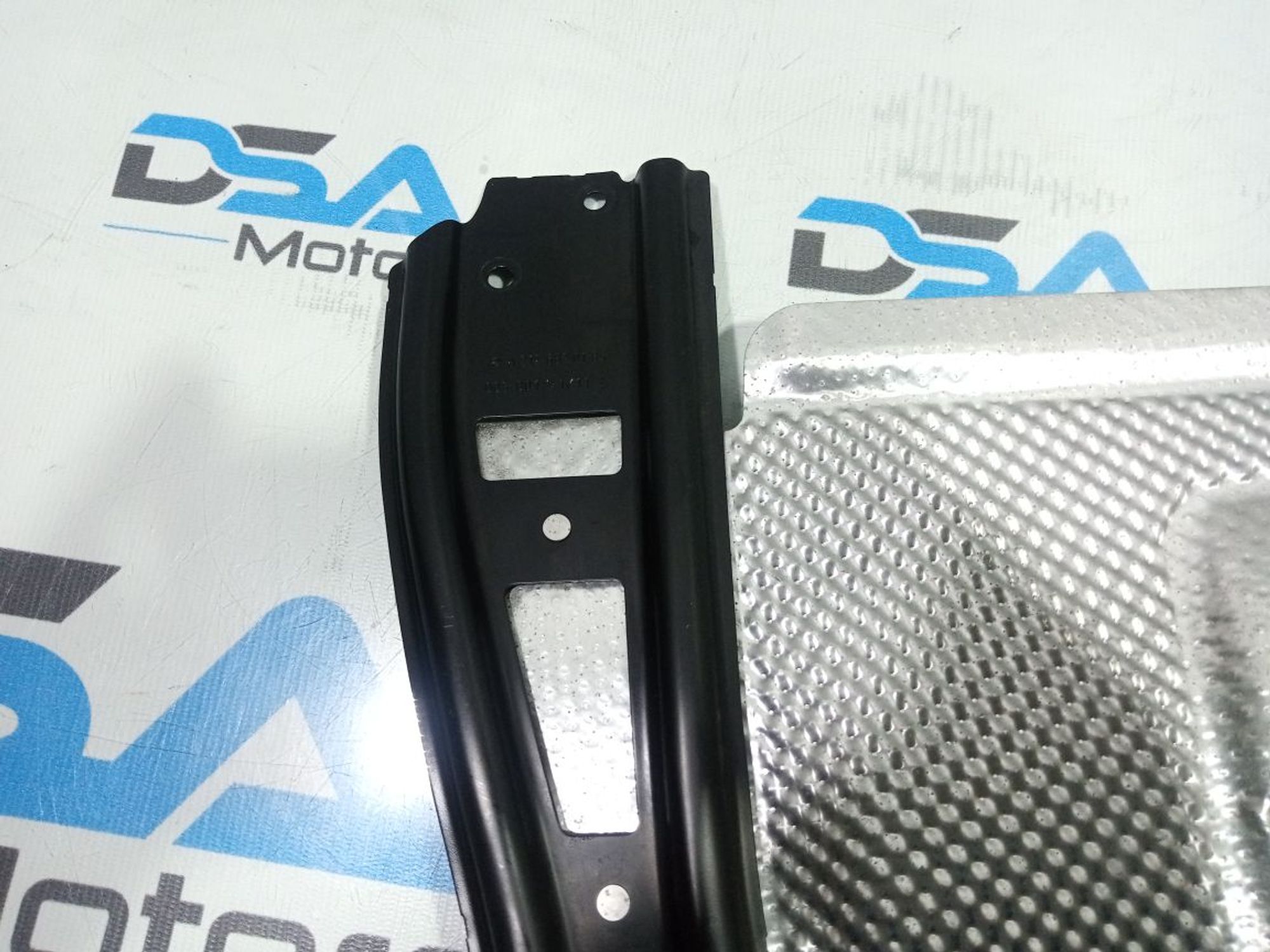 https://gcs.partsauto.market/rn-stockpro.appspot.com/thmbs/userImages/b7628e092085f1f91467af1afb6e7630/part/d6100a63-2eab-414f-bcc4-7b3419a8ce6c_1747848715741.jpg