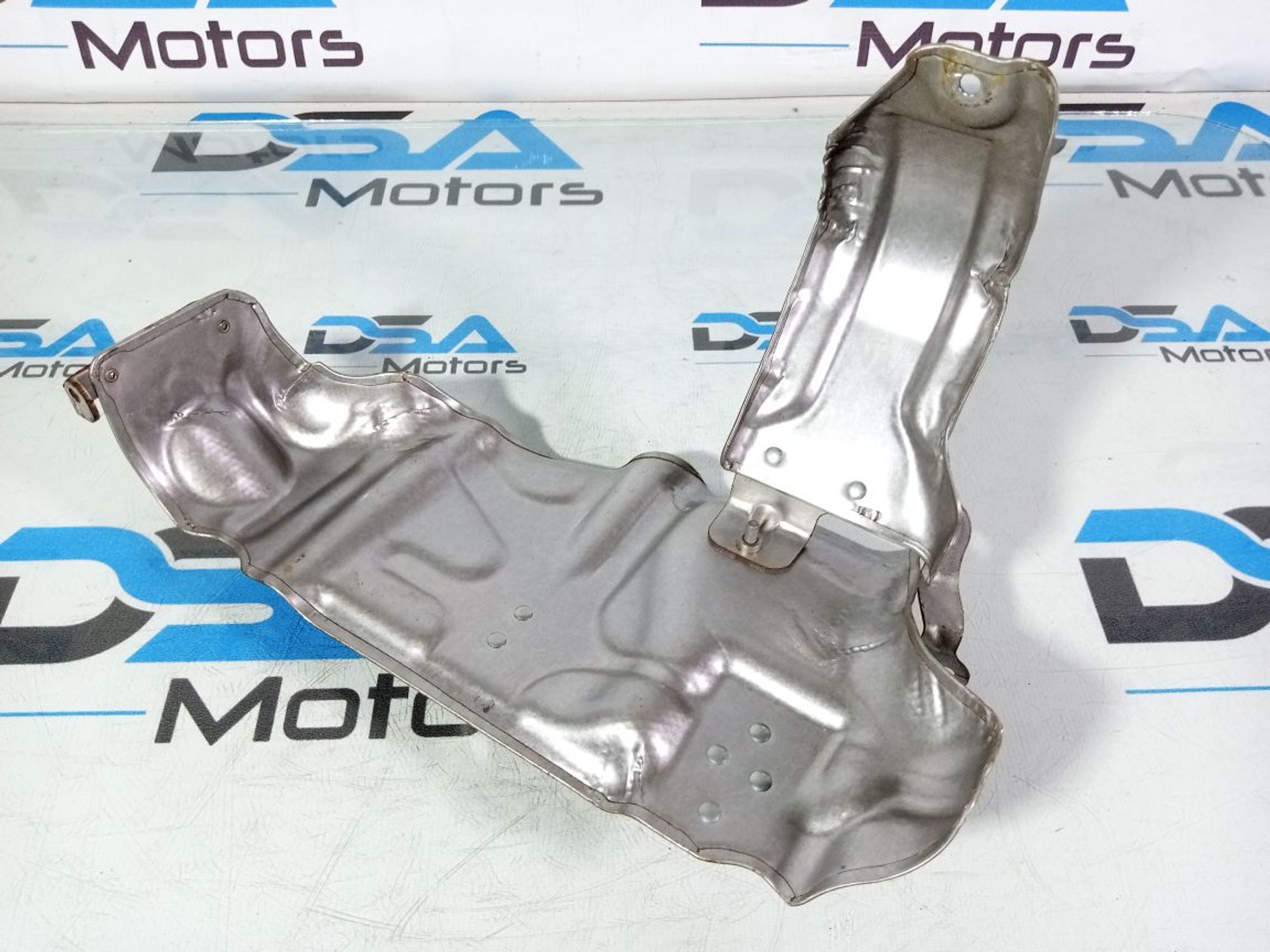 https://gcs.partsauto.market/rn-stockpro.appspot.com/thmbs/userImages/b7628e092085f1f91467af1afb6e7630/part/de2c8617-ca18-45e5-8903-92ffbaee86dc_1747628896703.jpg