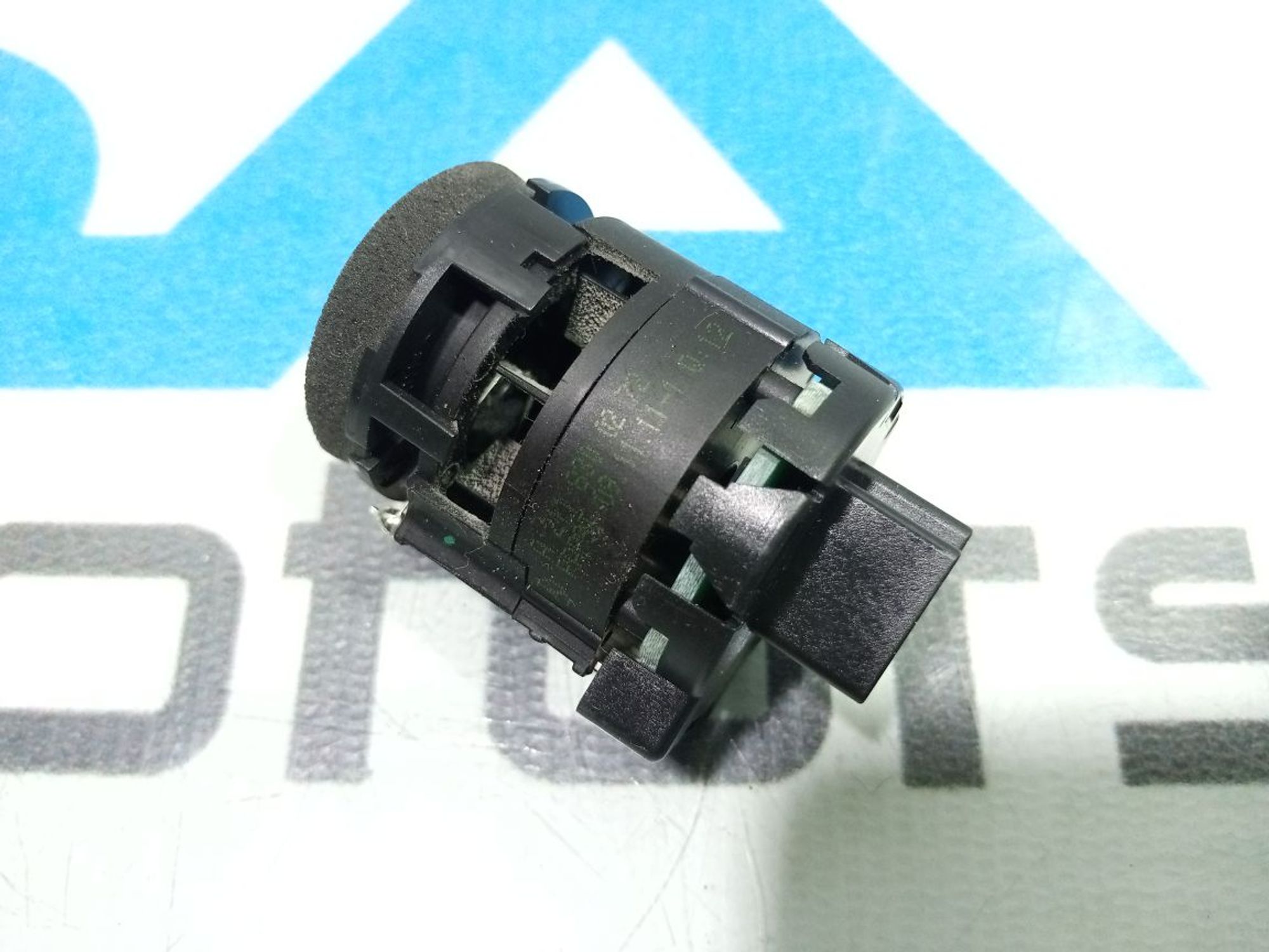 https://gcs.partsauto.market/rn-stockpro.appspot.com/thmbs/userImages/b7628e092085f1f91467af1afb6e7630/part/df3e9e79-aa3b-473c-bc39-2c2dd7269196_1748279040731.jpg