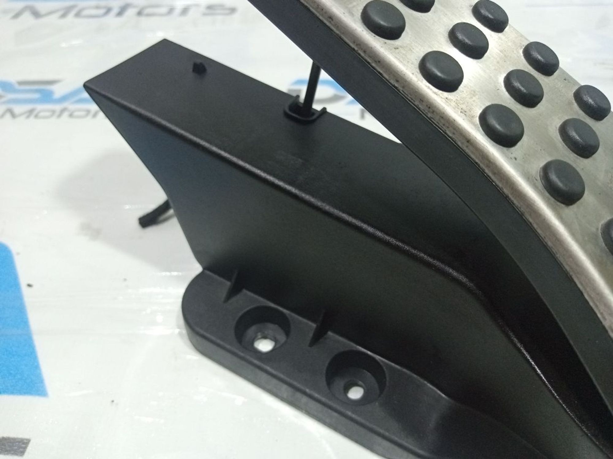 https://gcs.partsauto.market/rn-stockpro.appspot.com/thmbs/userImages/b7628e092085f1f91467af1afb6e7630/part/e320d052-d5f7-45a4-b756-db2322a2b9f8_1749581419041.jpg