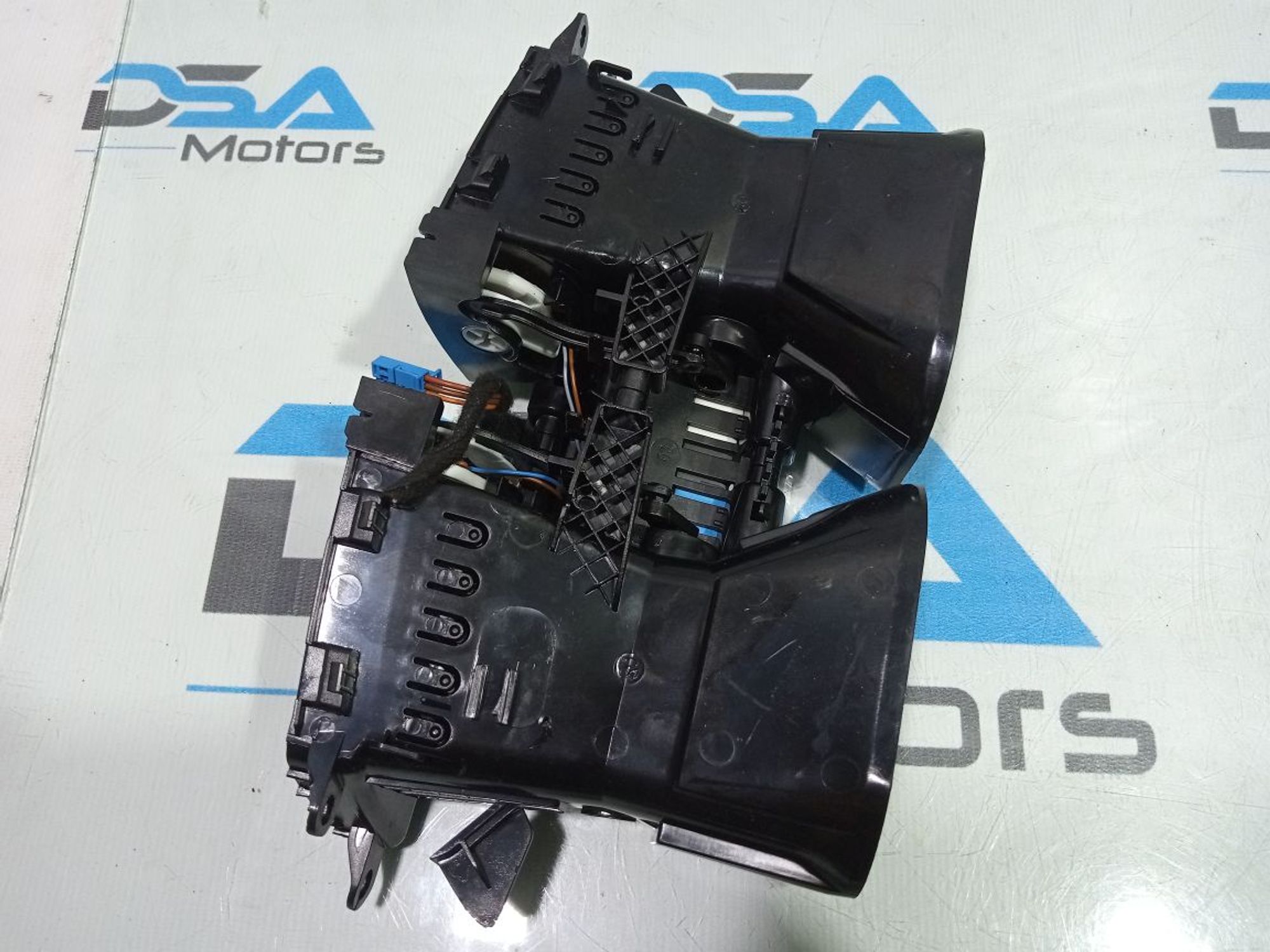 https://gcs.partsauto.market/rn-stockpro.appspot.com/thmbs/userImages/b7628e092085f1f91467af1afb6e7630/part/e43aacf8-7249-4c84-8e7f-0a8981fed00e_1748162974428.jpg