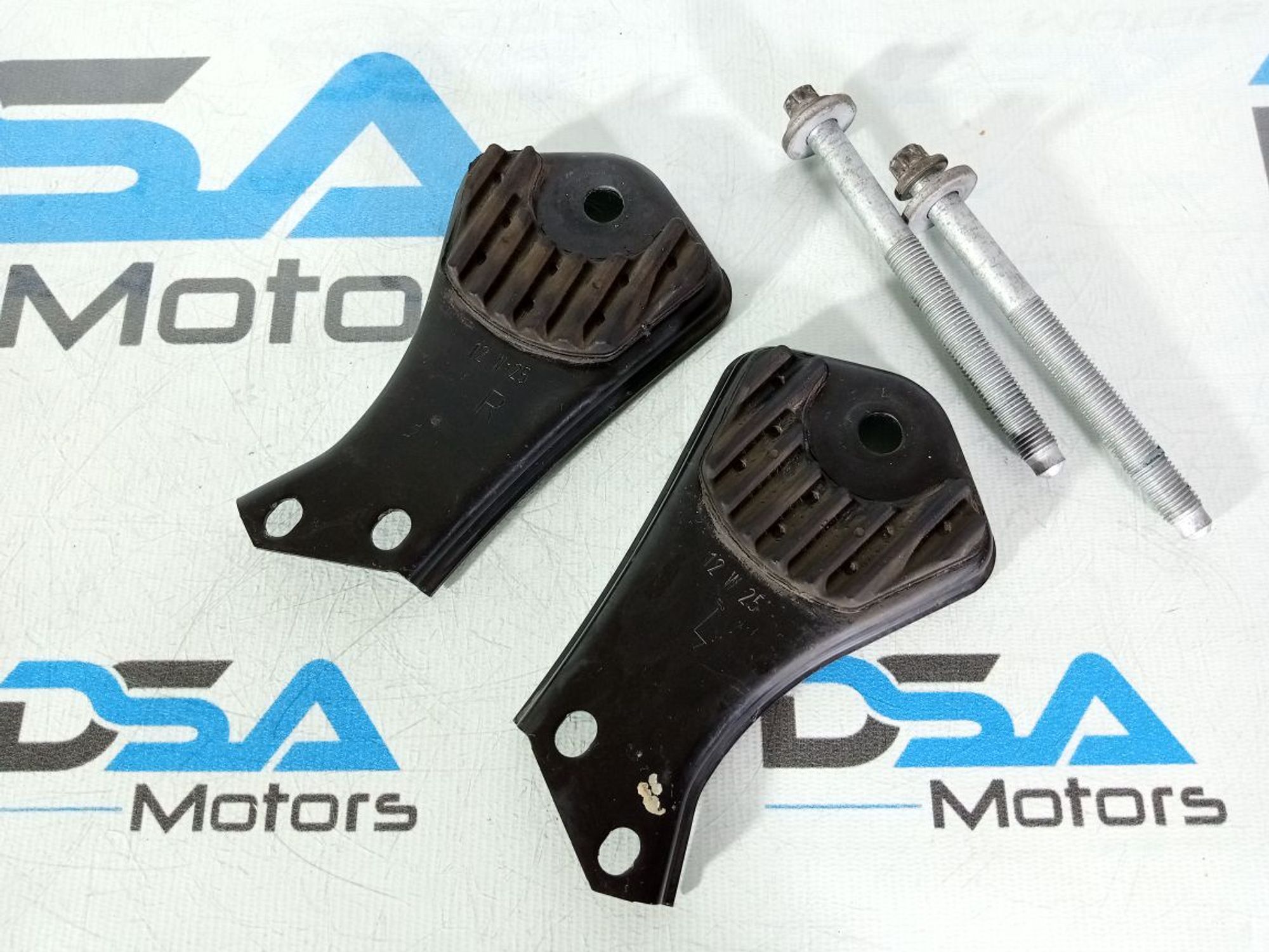 https://gcs.partsauto.market/rn-stockpro.appspot.com/thmbs/userImages/b7628e092085f1f91467af1afb6e7630/part/e54a0735-75e1-4c63-8f16-71823ee17d57_1747212579268.jpg